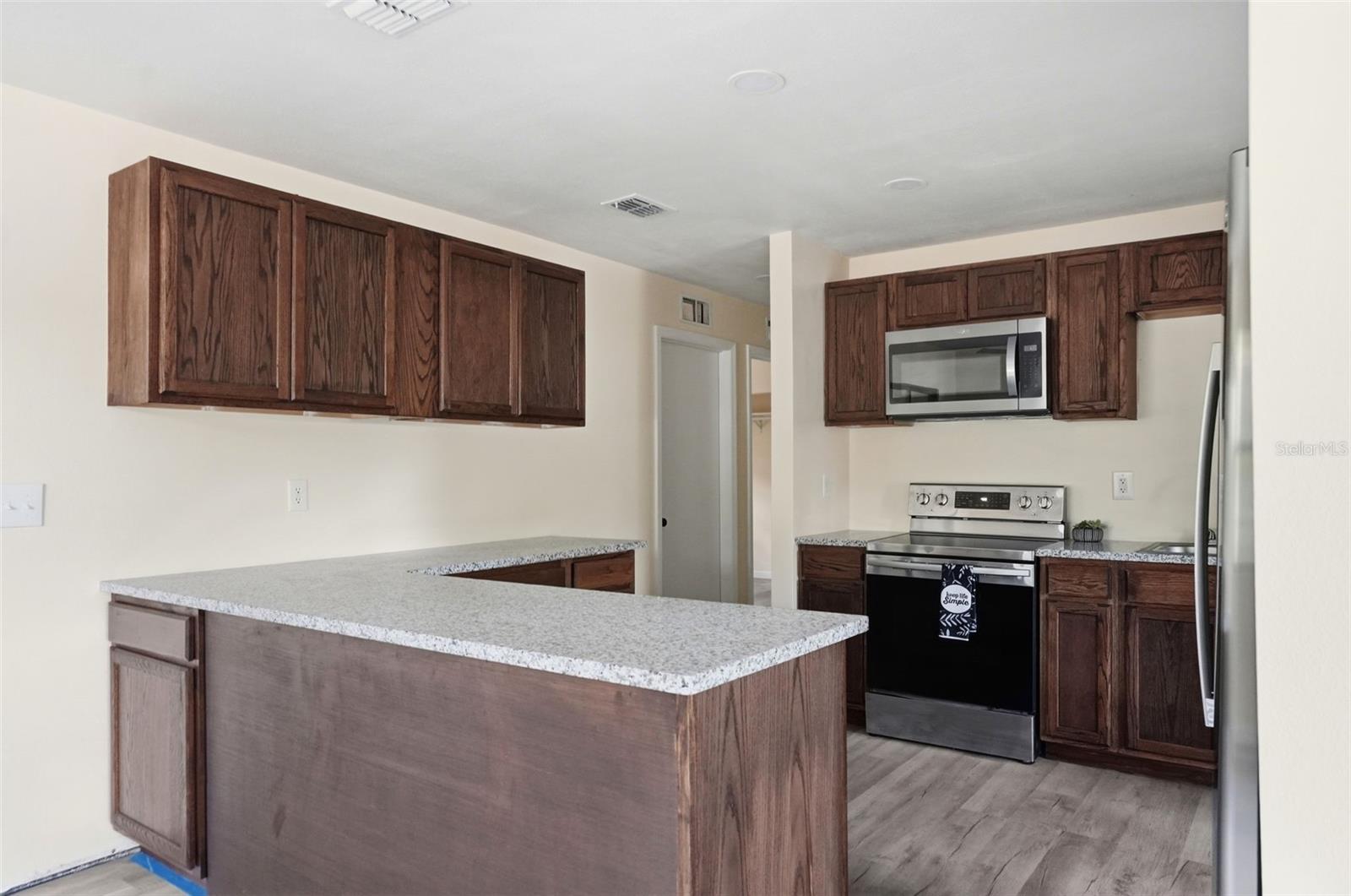 Image 10 of 38 For 7275 Edinburgh Way