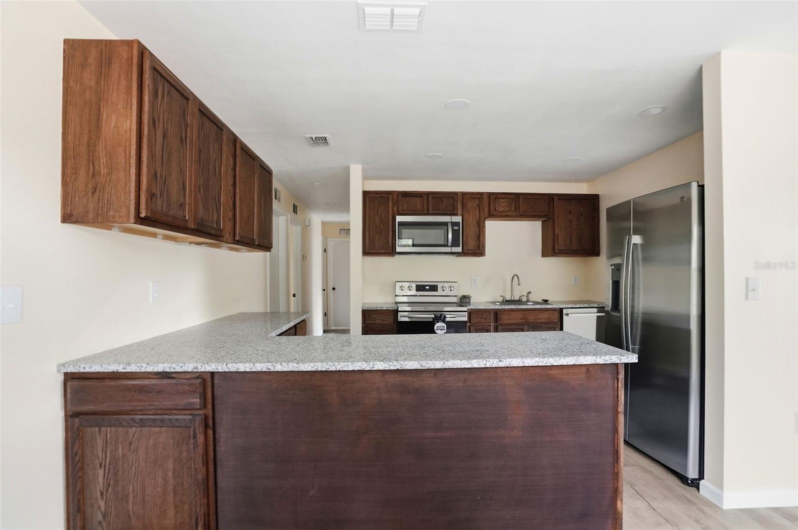 Image 11 of 38 For 7275 Edinburgh Way