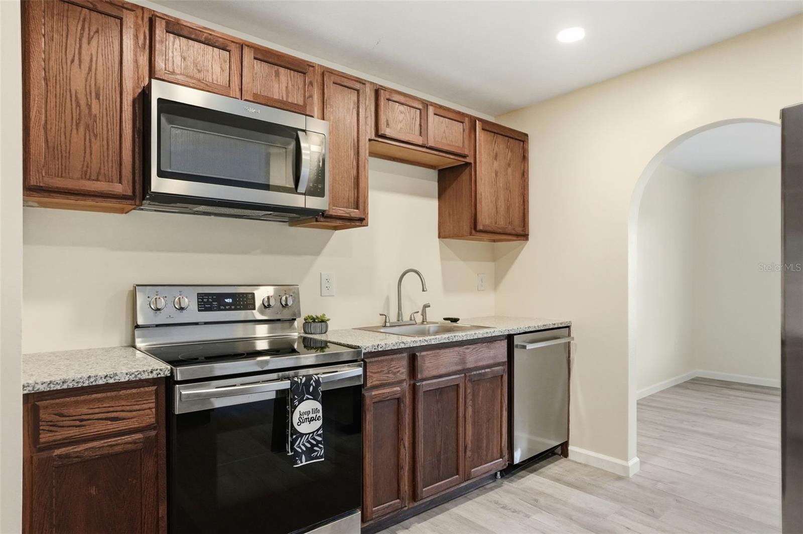 Image 13 of 38 For 7275 Edinburgh Way