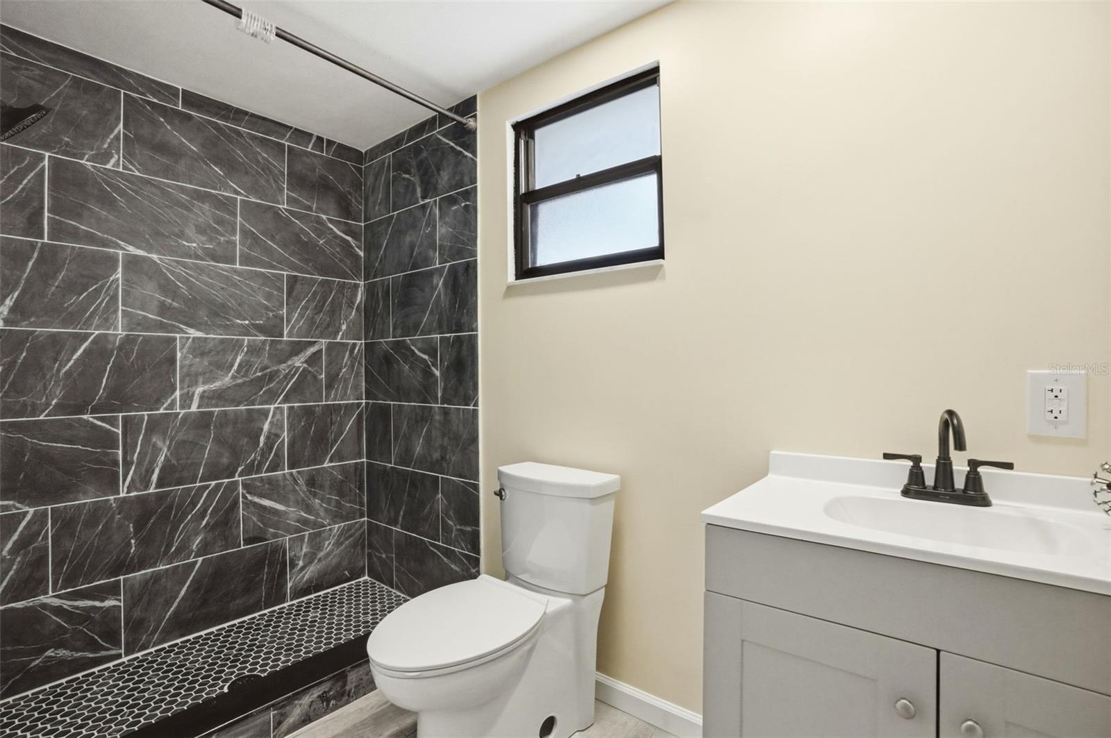 Image 26 of 38 For 7275 Edinburgh Way