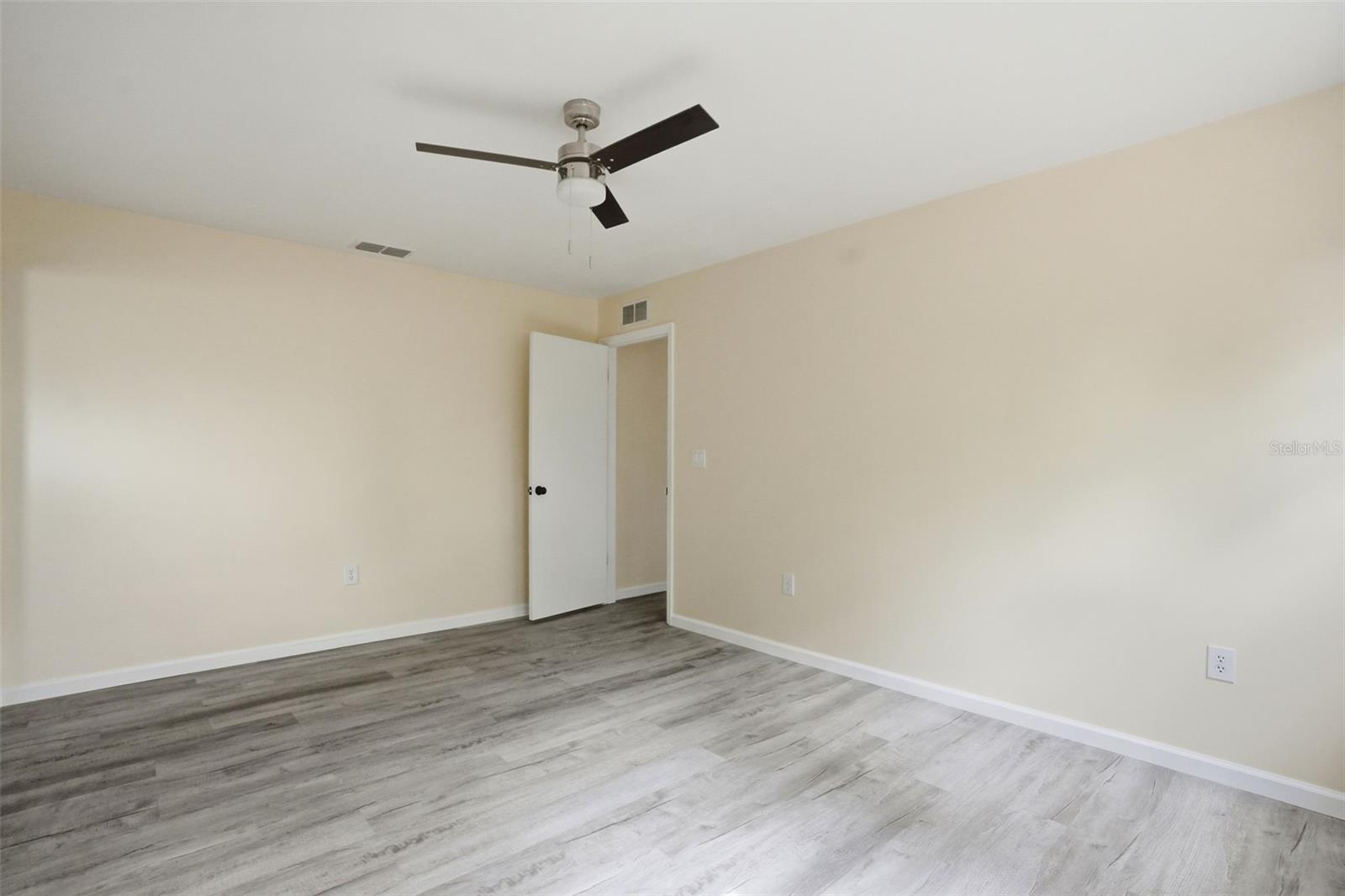 Image 27 of 38 For 7275 Edinburgh Way