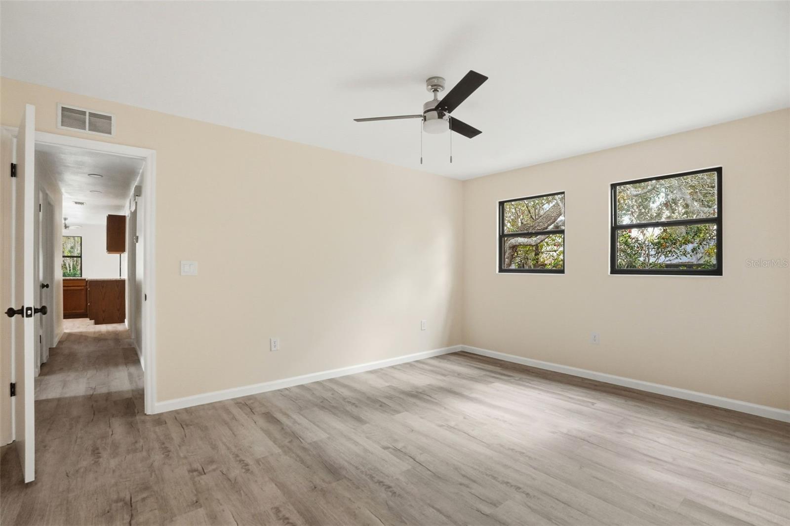 Image 28 of 38 For 7275 Edinburgh Way