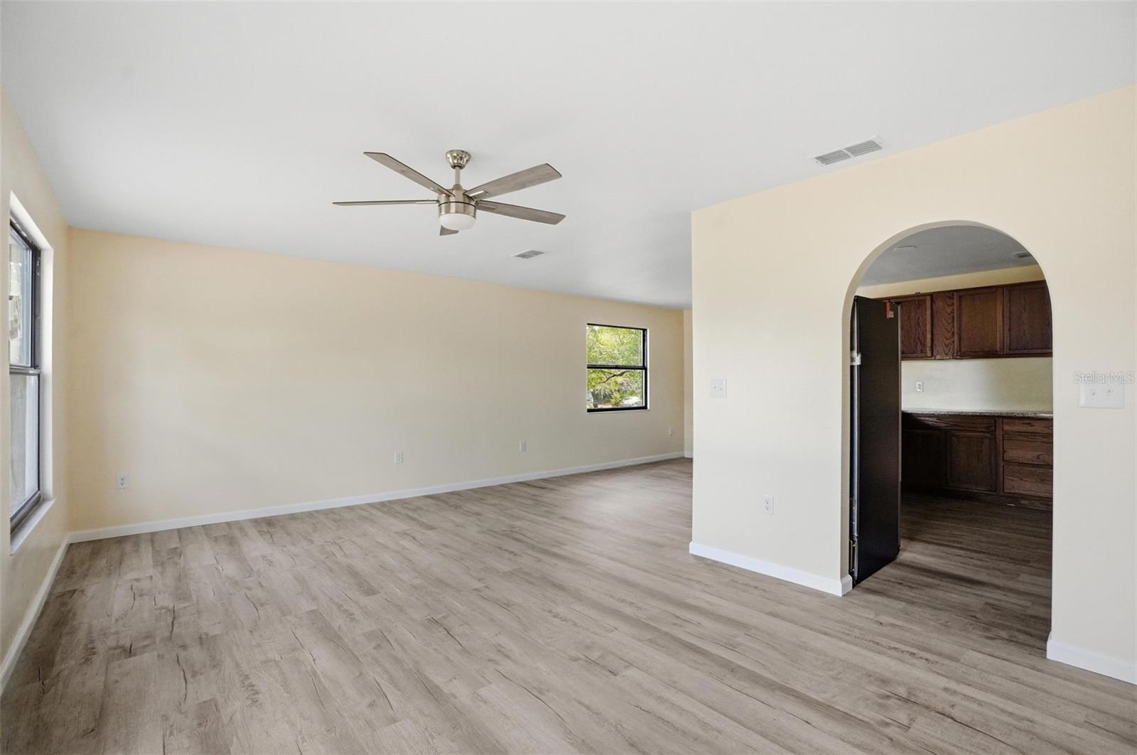 Image 4 of 38 For 7275 Edinburgh Way