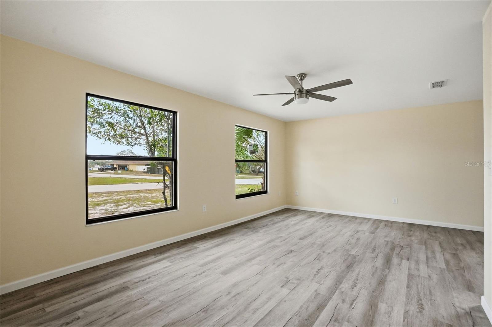 Image 6 of 38 For 7275 Edinburgh Way