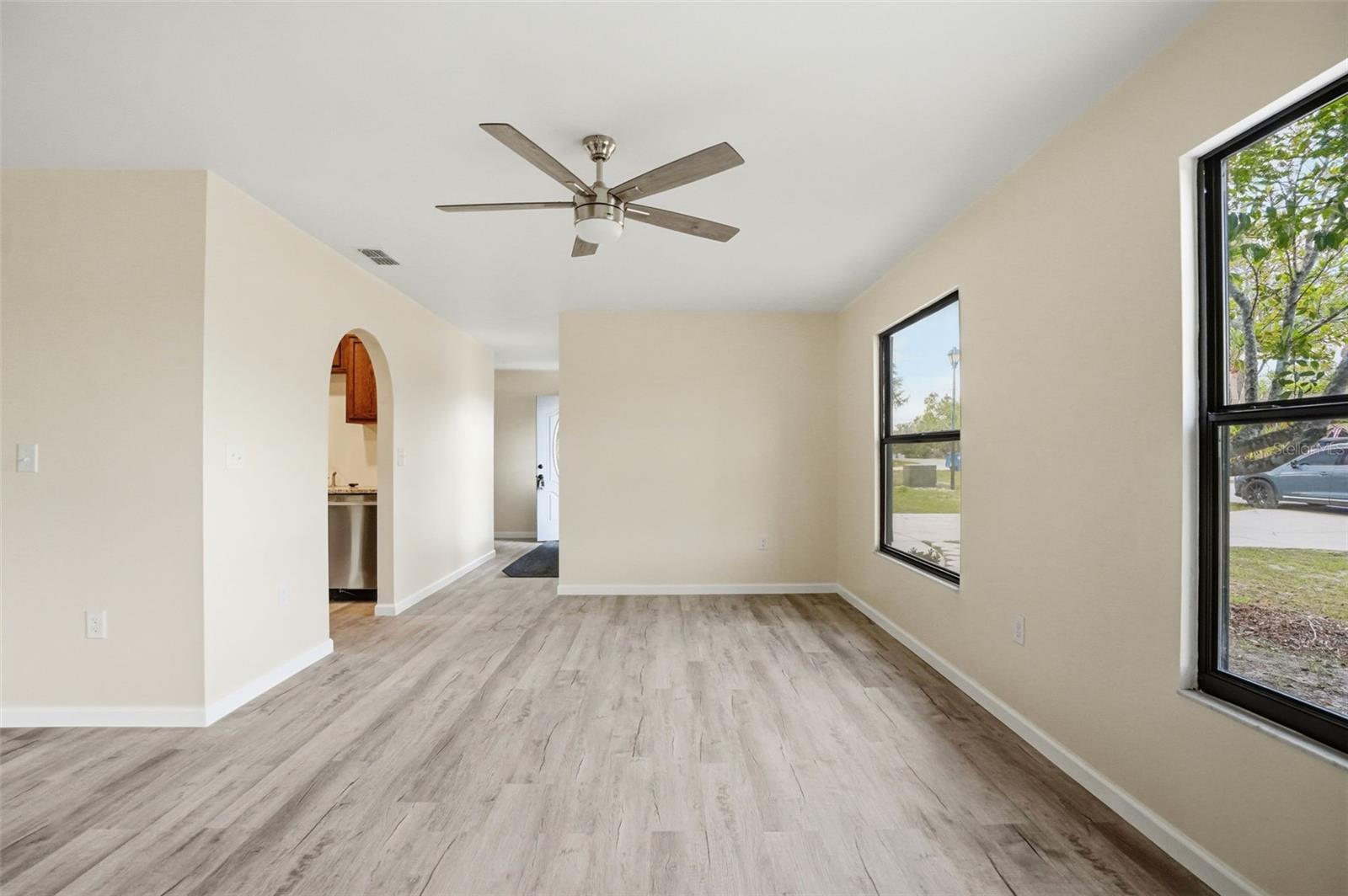 Image 7 of 38 For 7275 Edinburgh Way