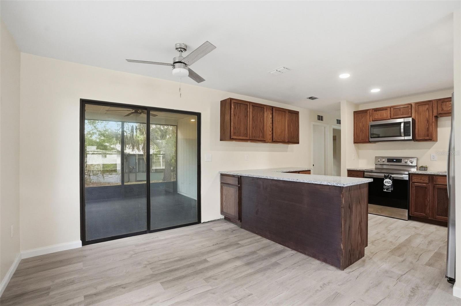 Image 9 of 38 For 7275 Edinburgh Way