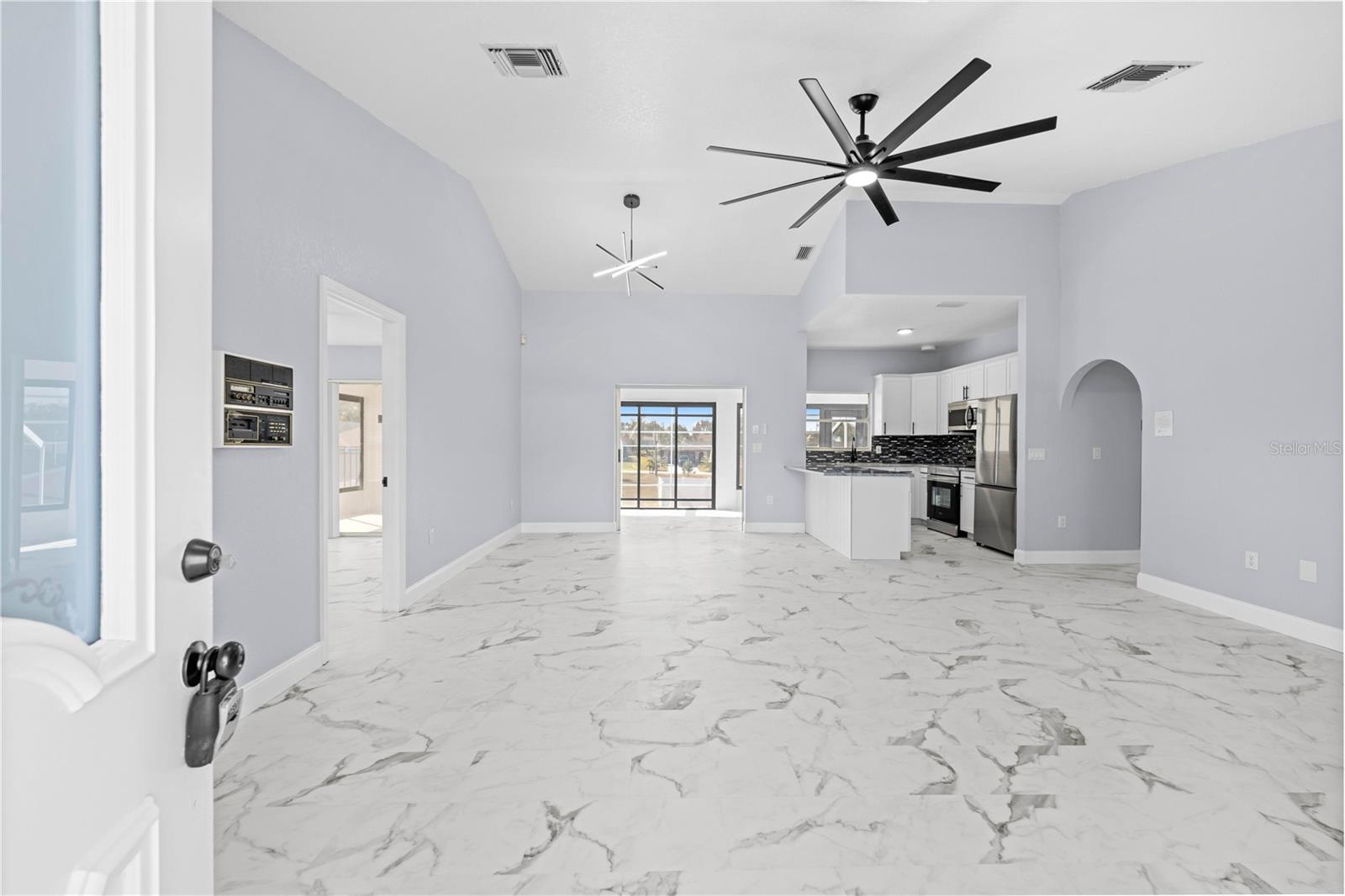 Image 4 of 50 For 13124 Lawrence Street