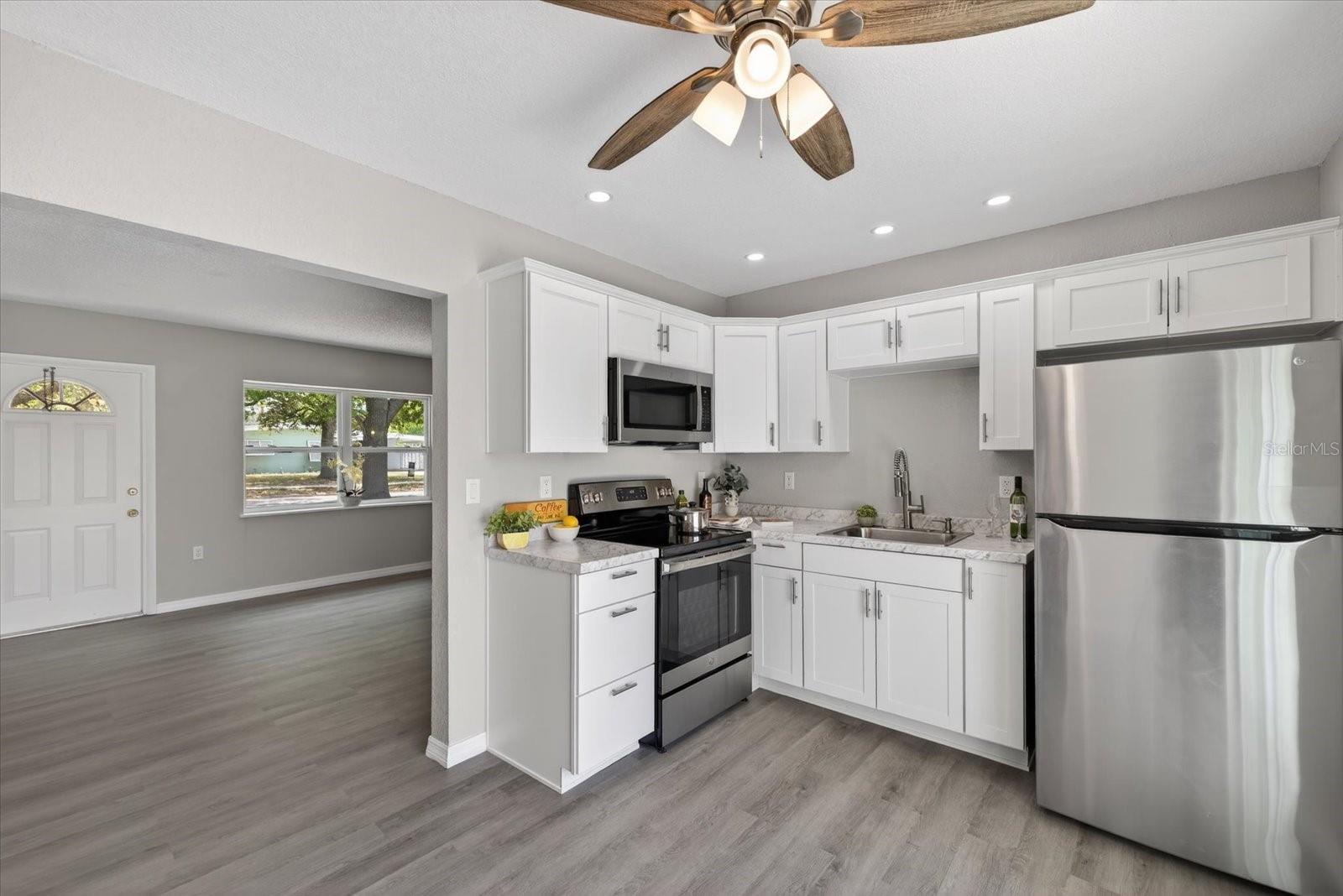 Image 7 of 33 For 4923 Azalea Drive