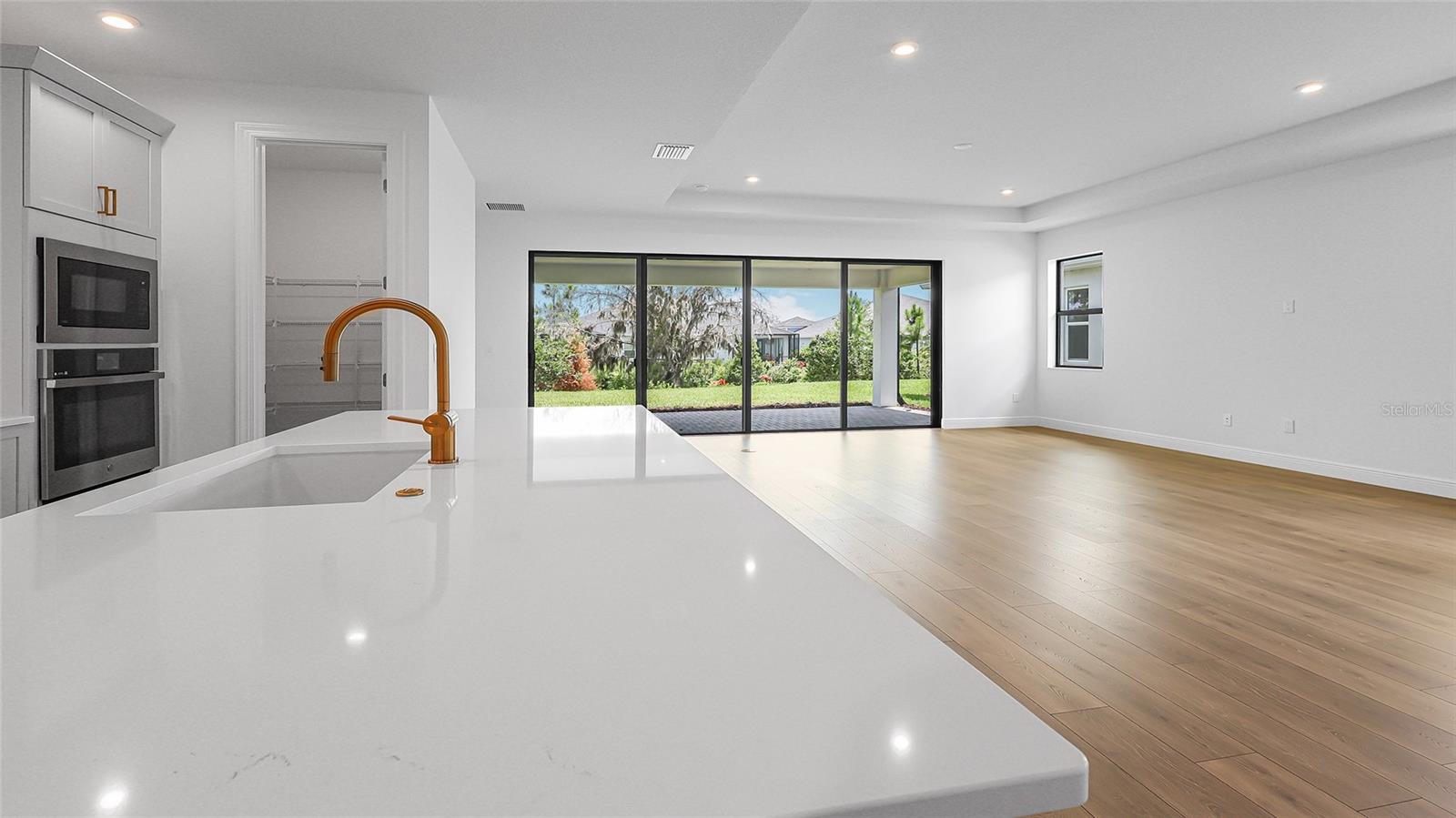 Image 15 of 44 For 14375 Hammock Oak Street