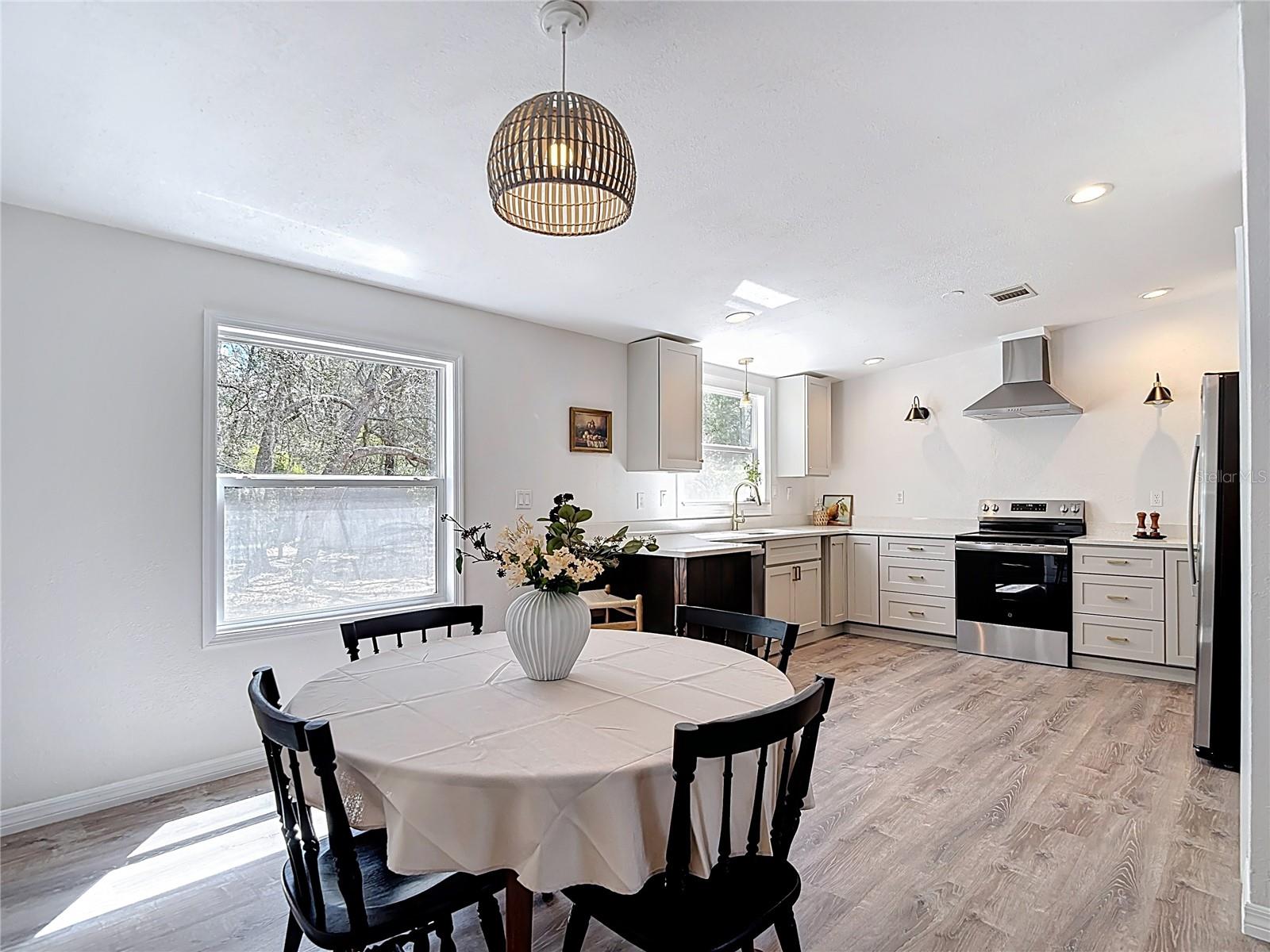 Image 25 of 72 For 17420 Thomas Boulevard