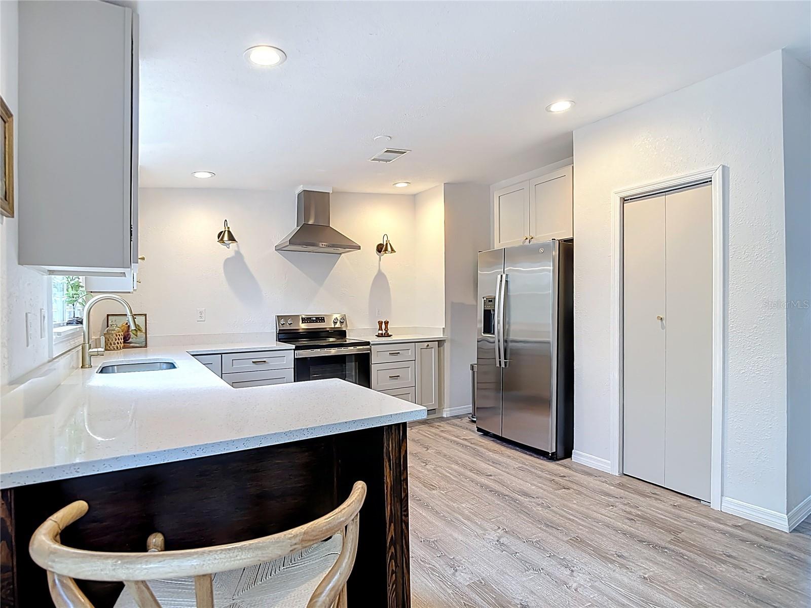 Image 28 of 72 For 17420 Thomas Boulevard