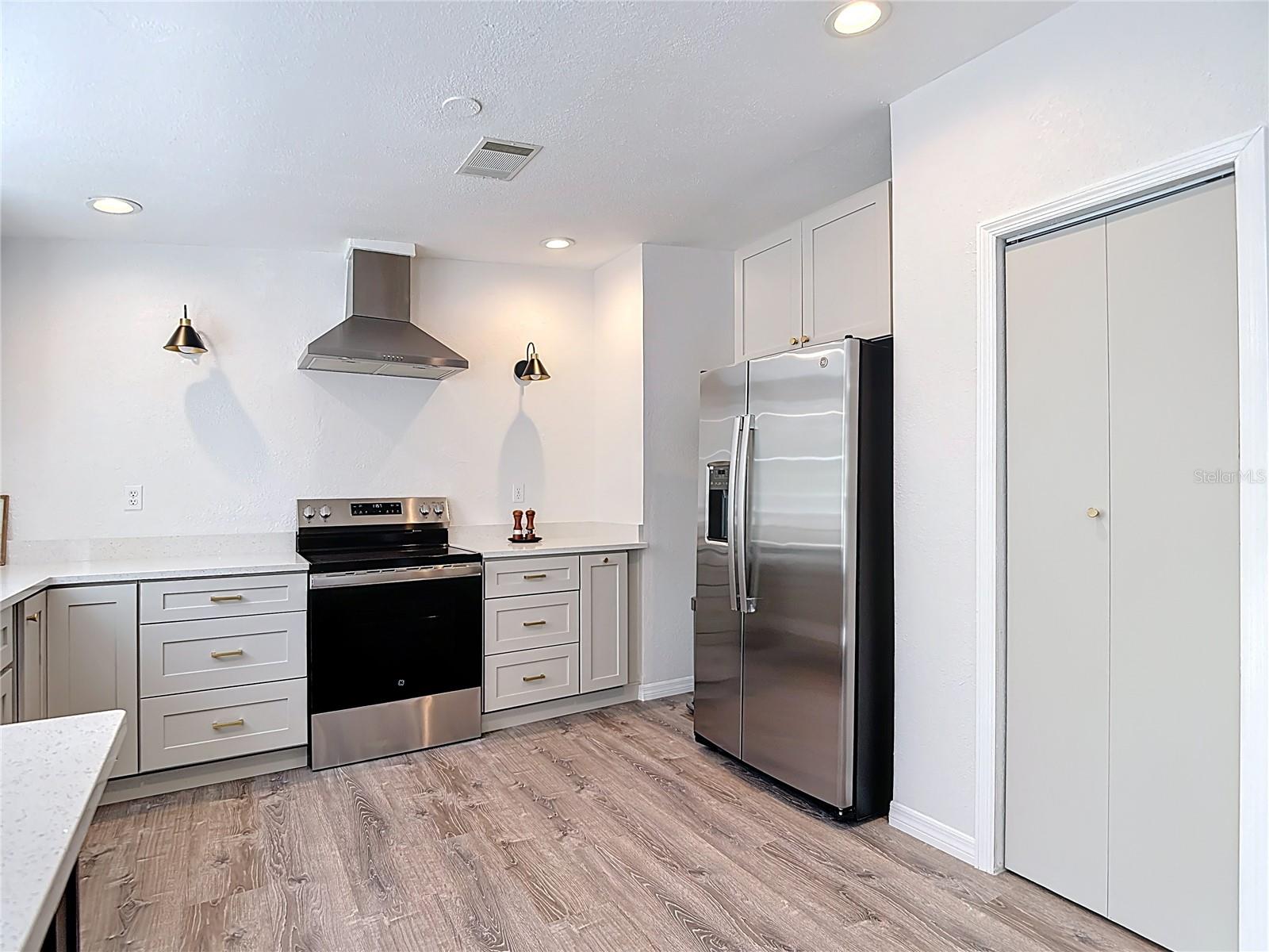 Image 29 of 72 For 17420 Thomas Boulevard