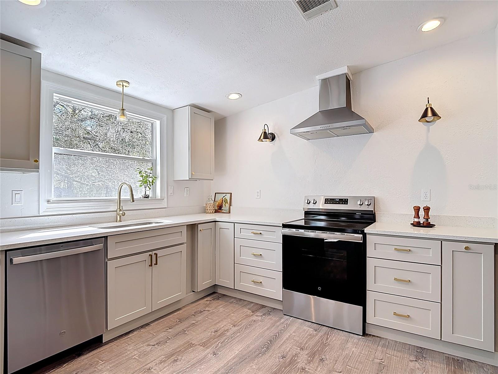 Image 32 of 72 For 17420 Thomas Boulevard