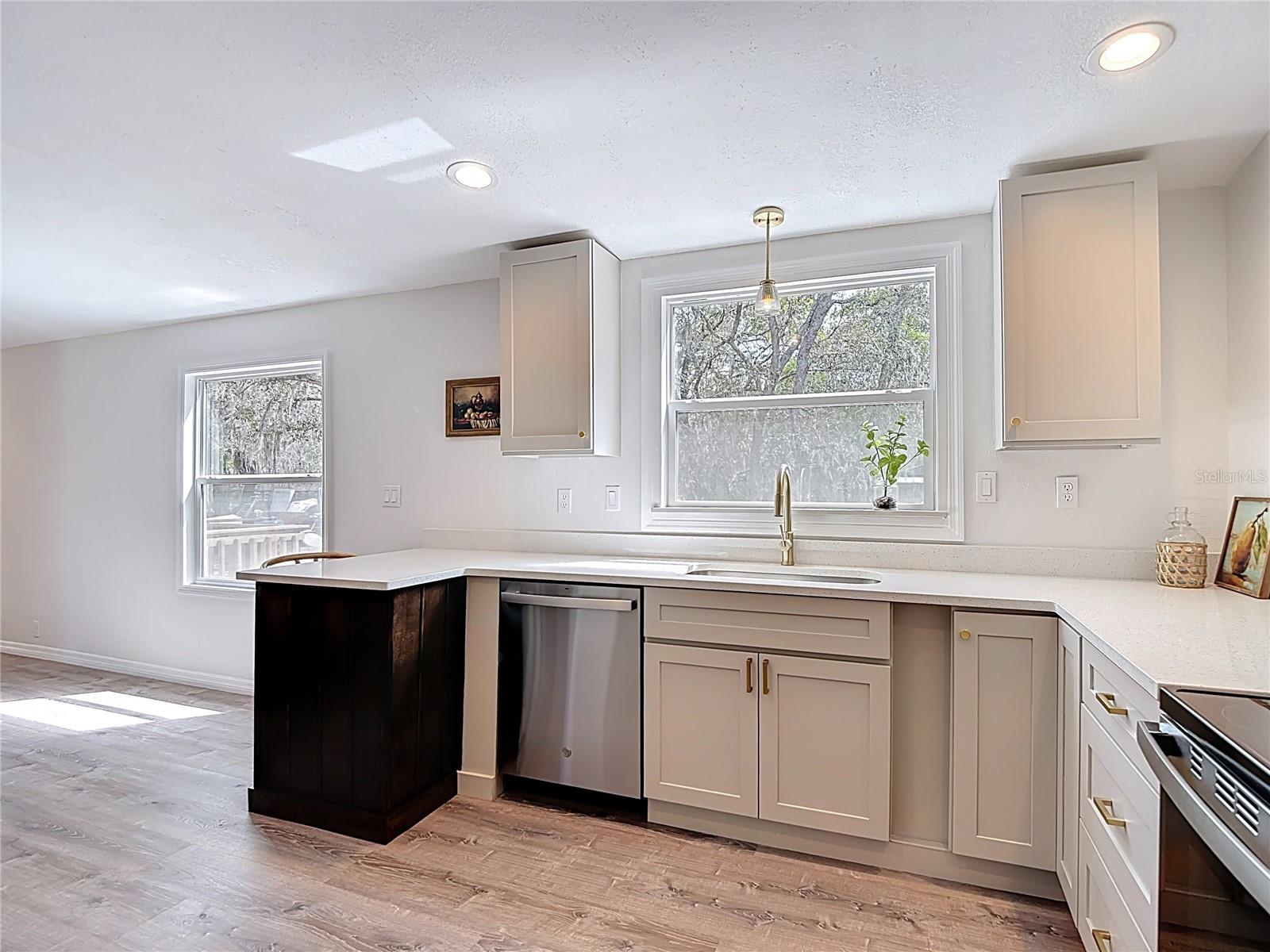 Image 33 of 72 For 17420 Thomas Boulevard