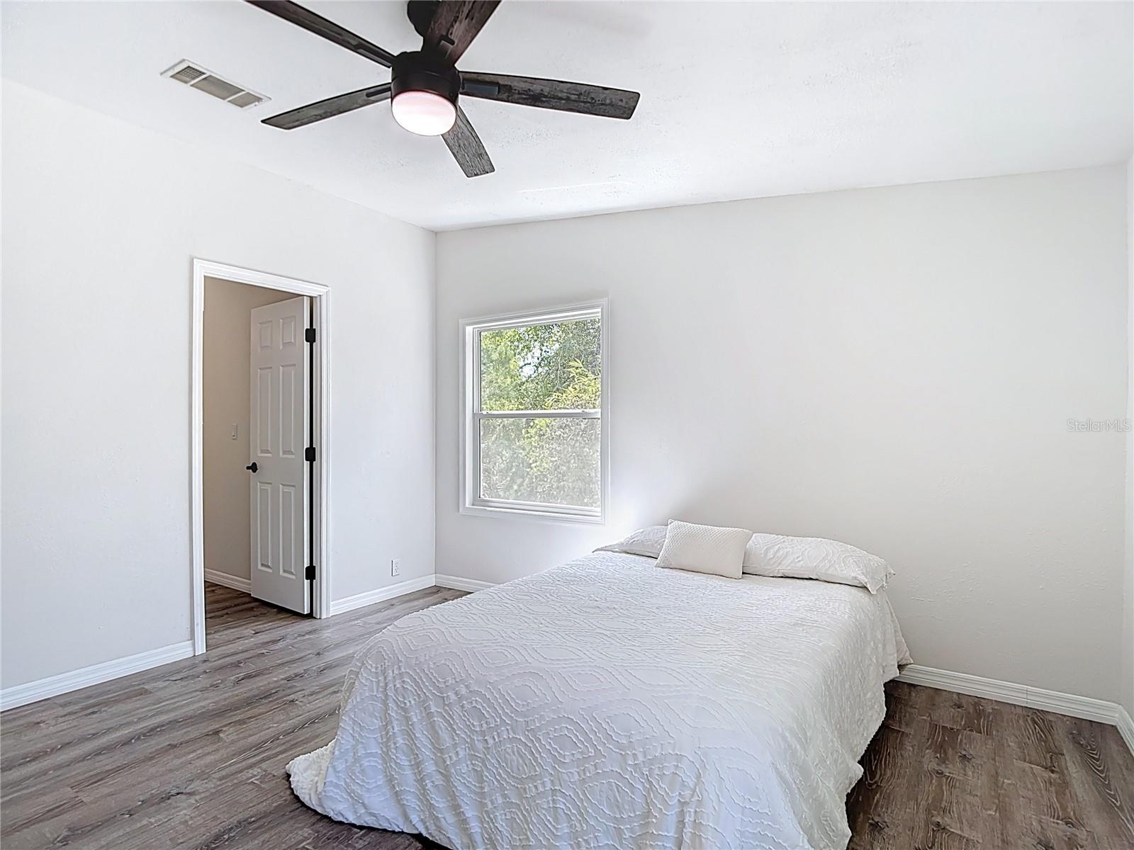 Image 37 of 72 For 17420 Thomas Boulevard