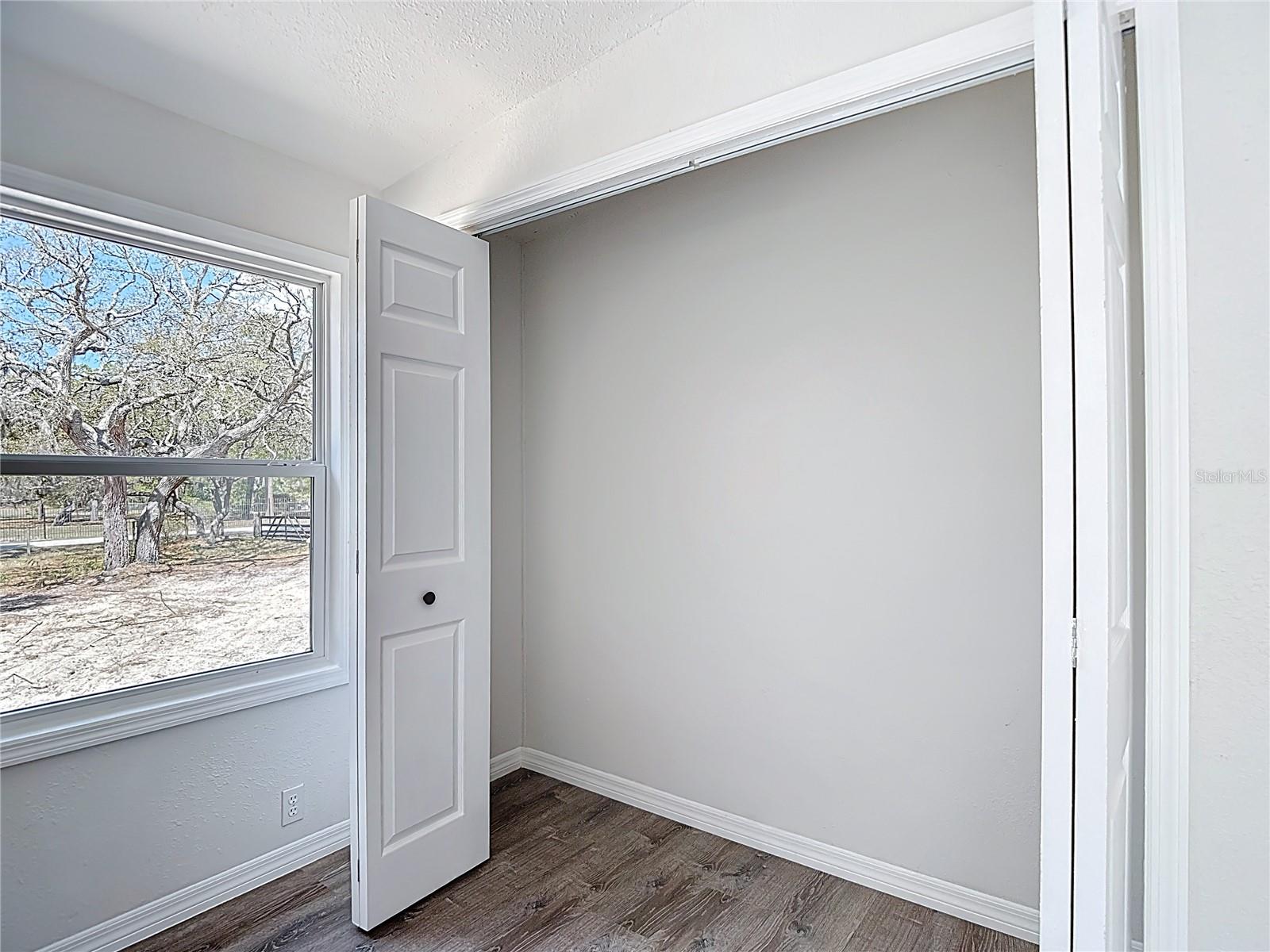 Image 39 of 72 For 17420 Thomas Boulevard