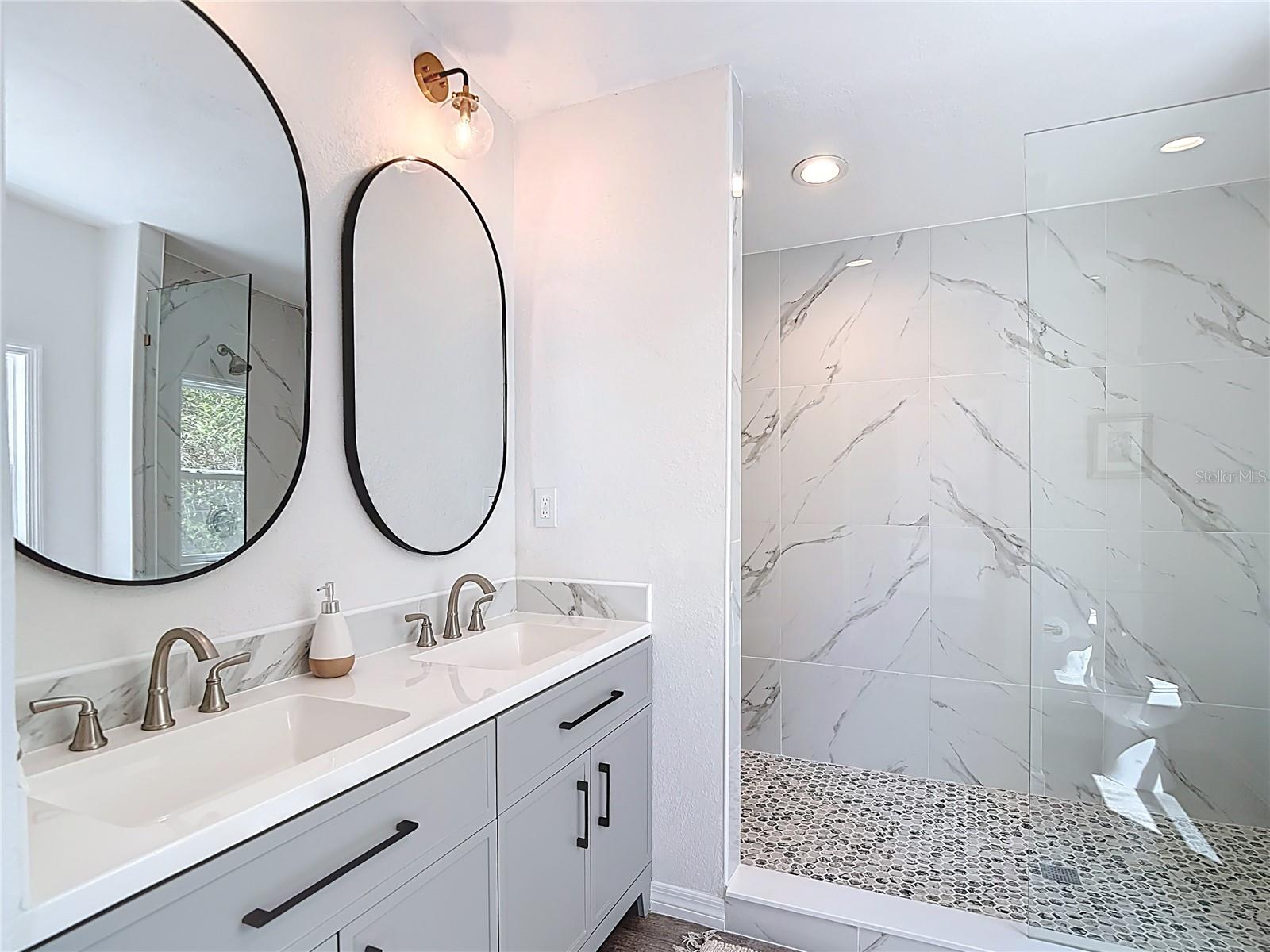 Image 41 of 72 For 17420 Thomas Boulevard