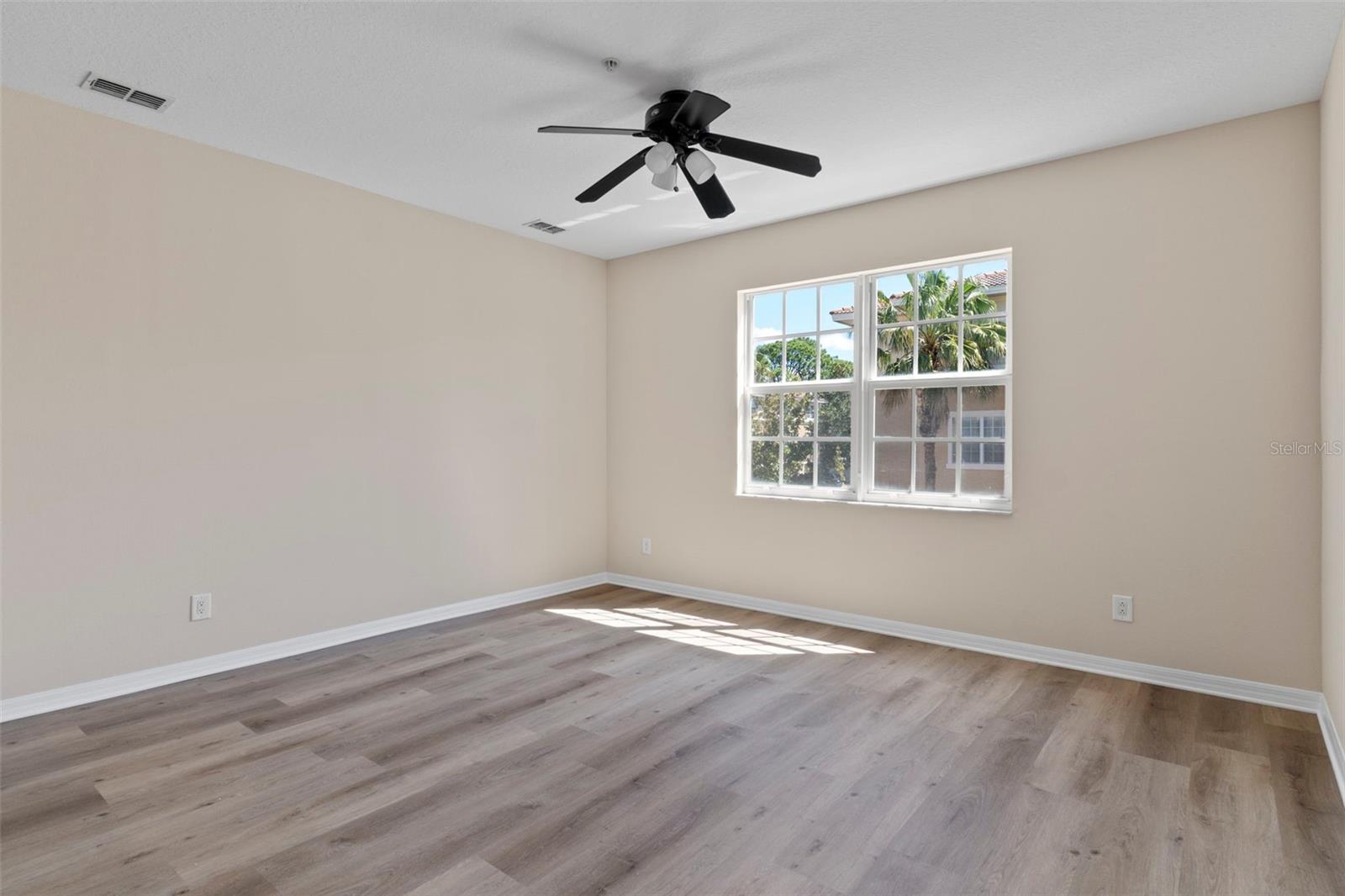 Image 18 of 60 For 5621 Blackfin Drive