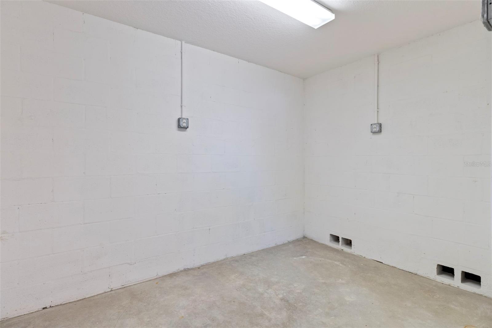 Image 6 of 60 For 5621 Blackfin Drive