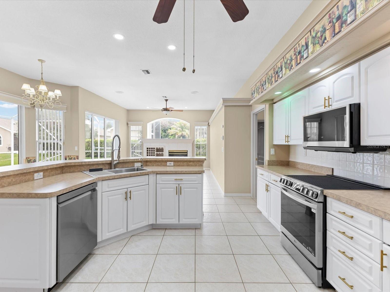 Listing photo id 16 for 13944 Talmage Loop