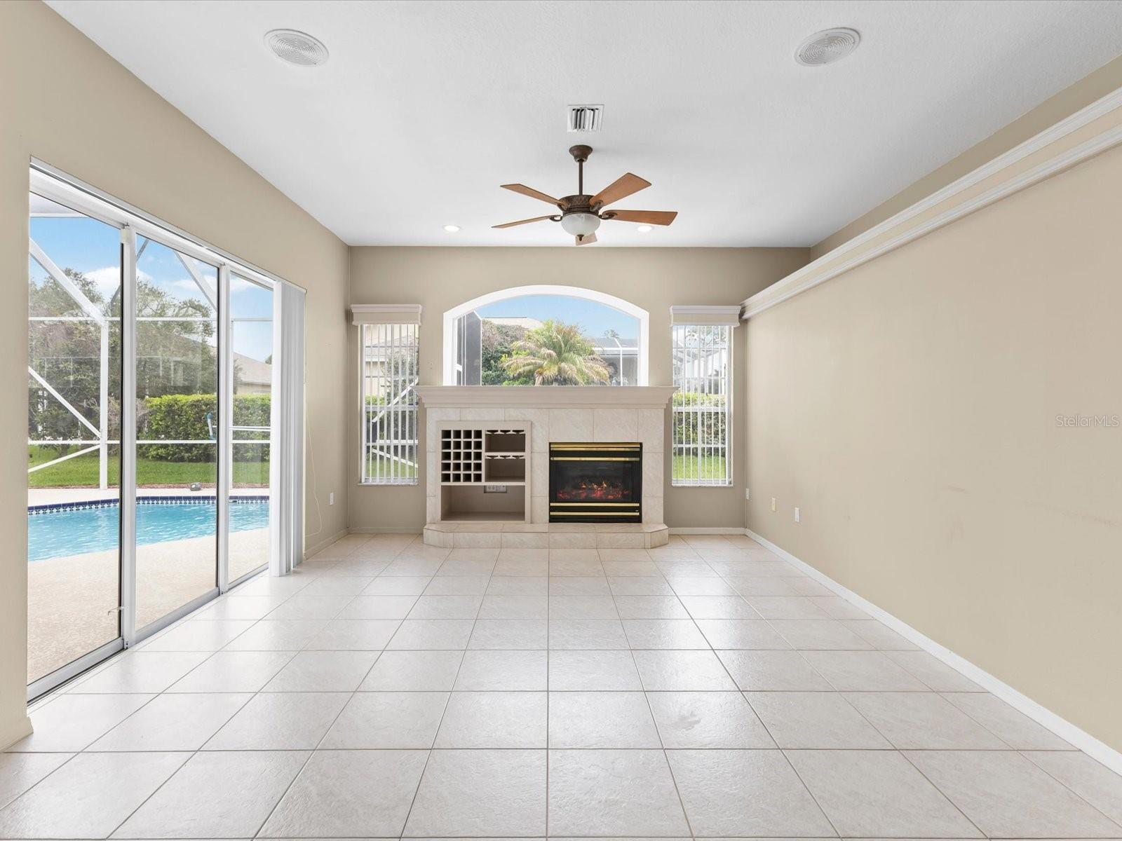 Listing photo id 2 for 13944 Talmage Loop