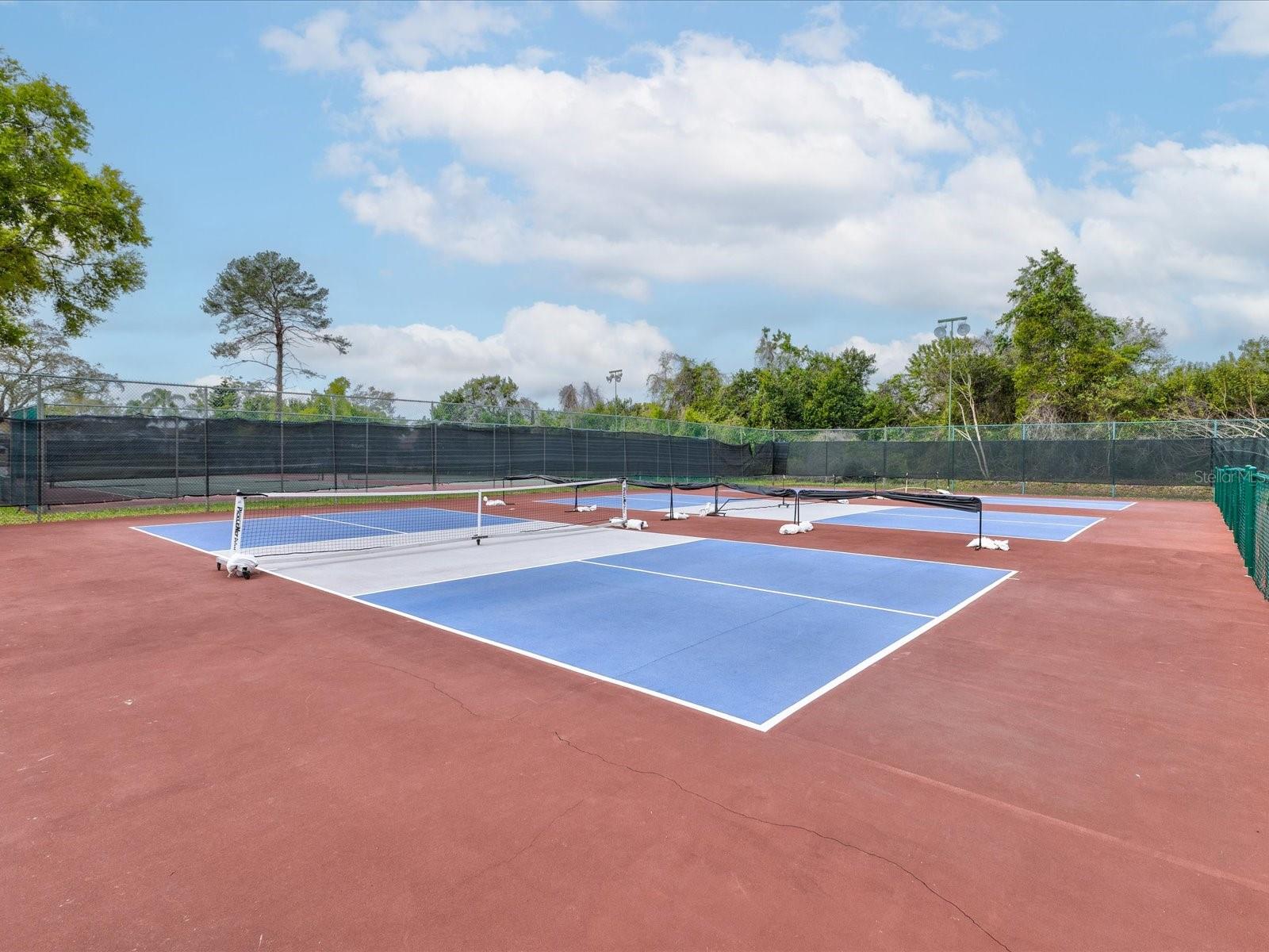 Listing photo id 77 for 13944 Talmage Loop