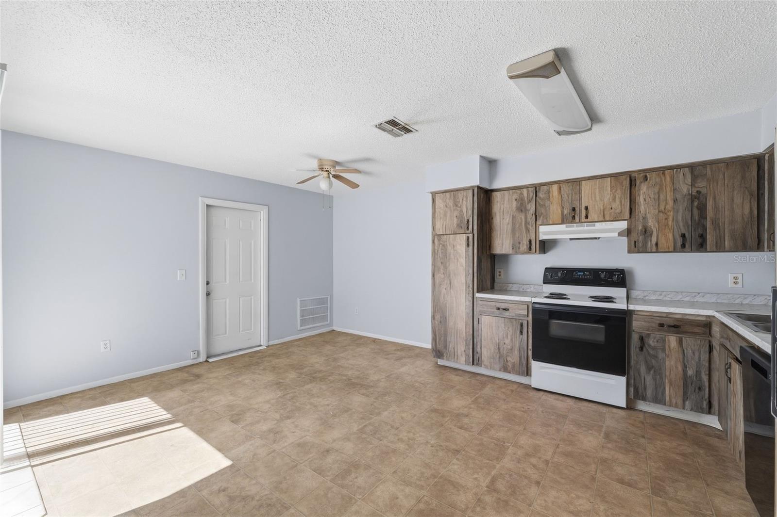 Image 4 of 40 For 1284 London Avenue