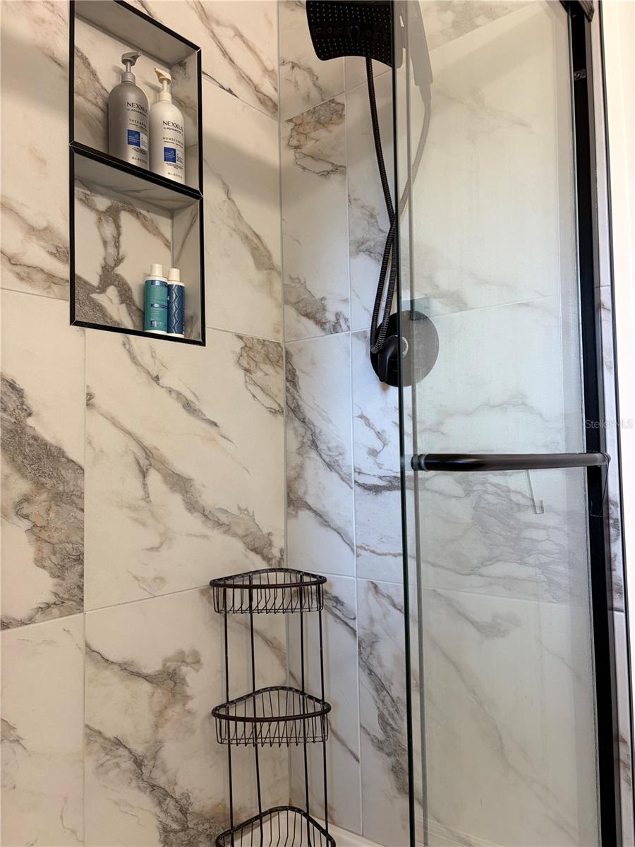 Image 17 of 43 For 8914 Iron Oak