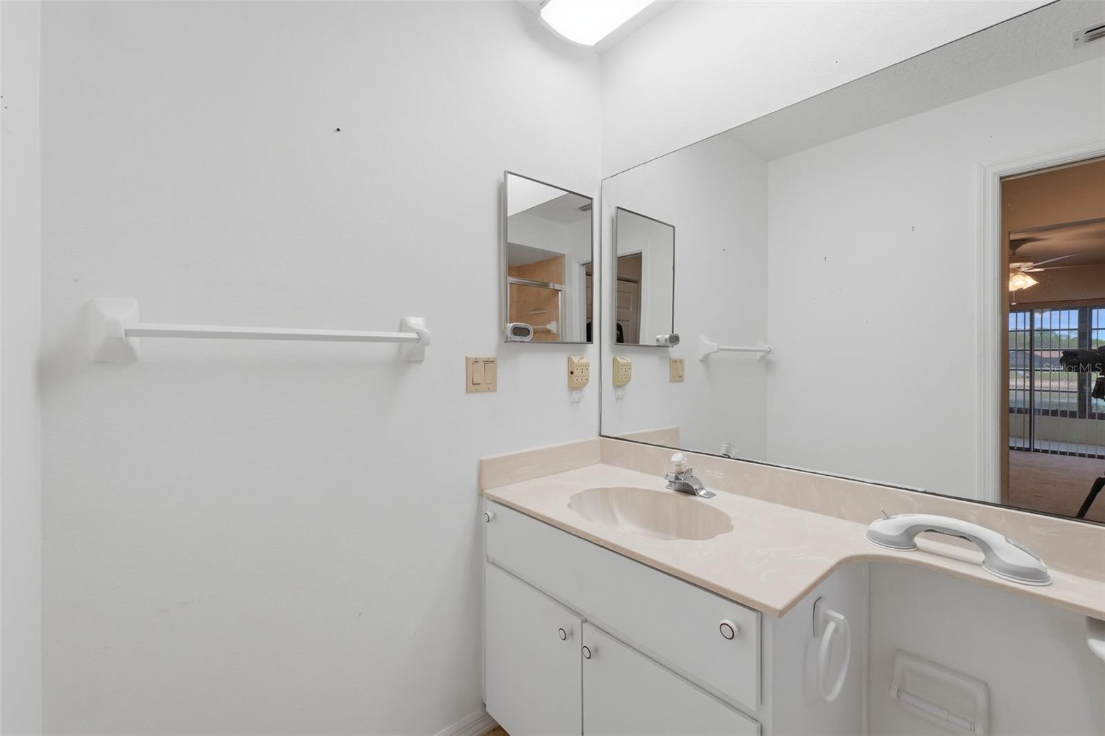 Image 11 of 39 For 9151 Lingrove Road