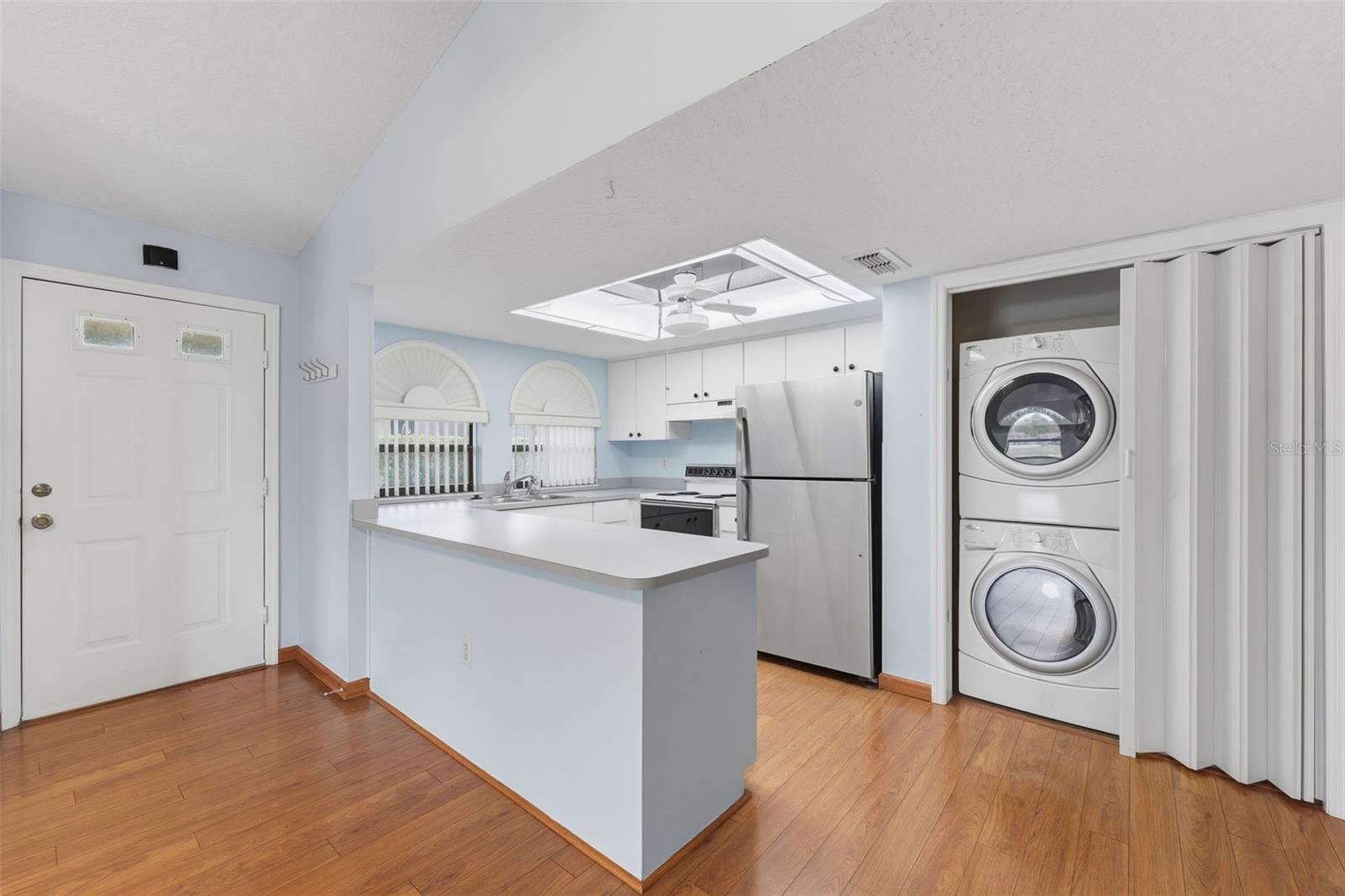 Image 5 of 39 For 9151 Lingrove Road