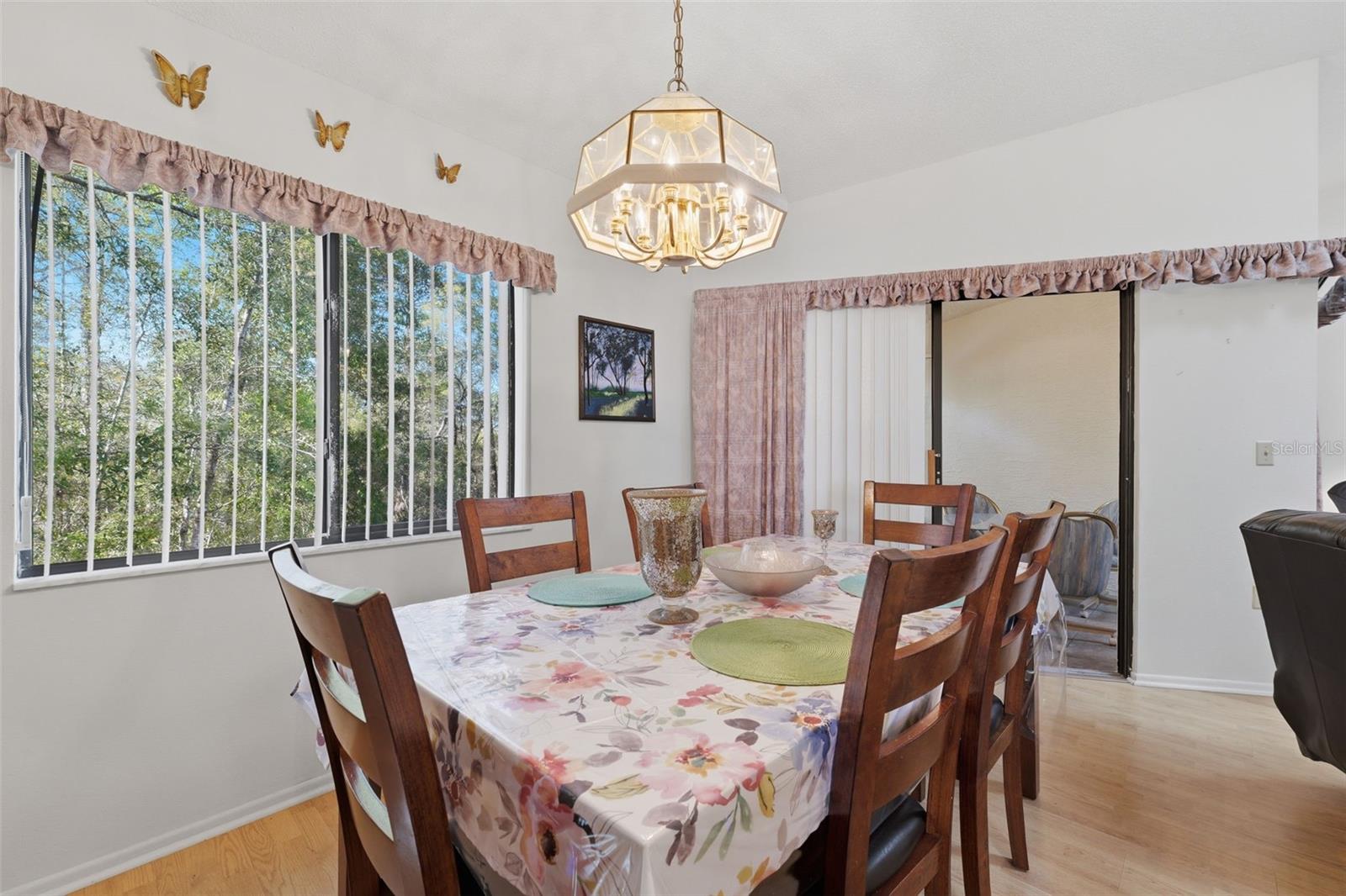 Listing photo id 10 for 9484 Nakoma Way 9484