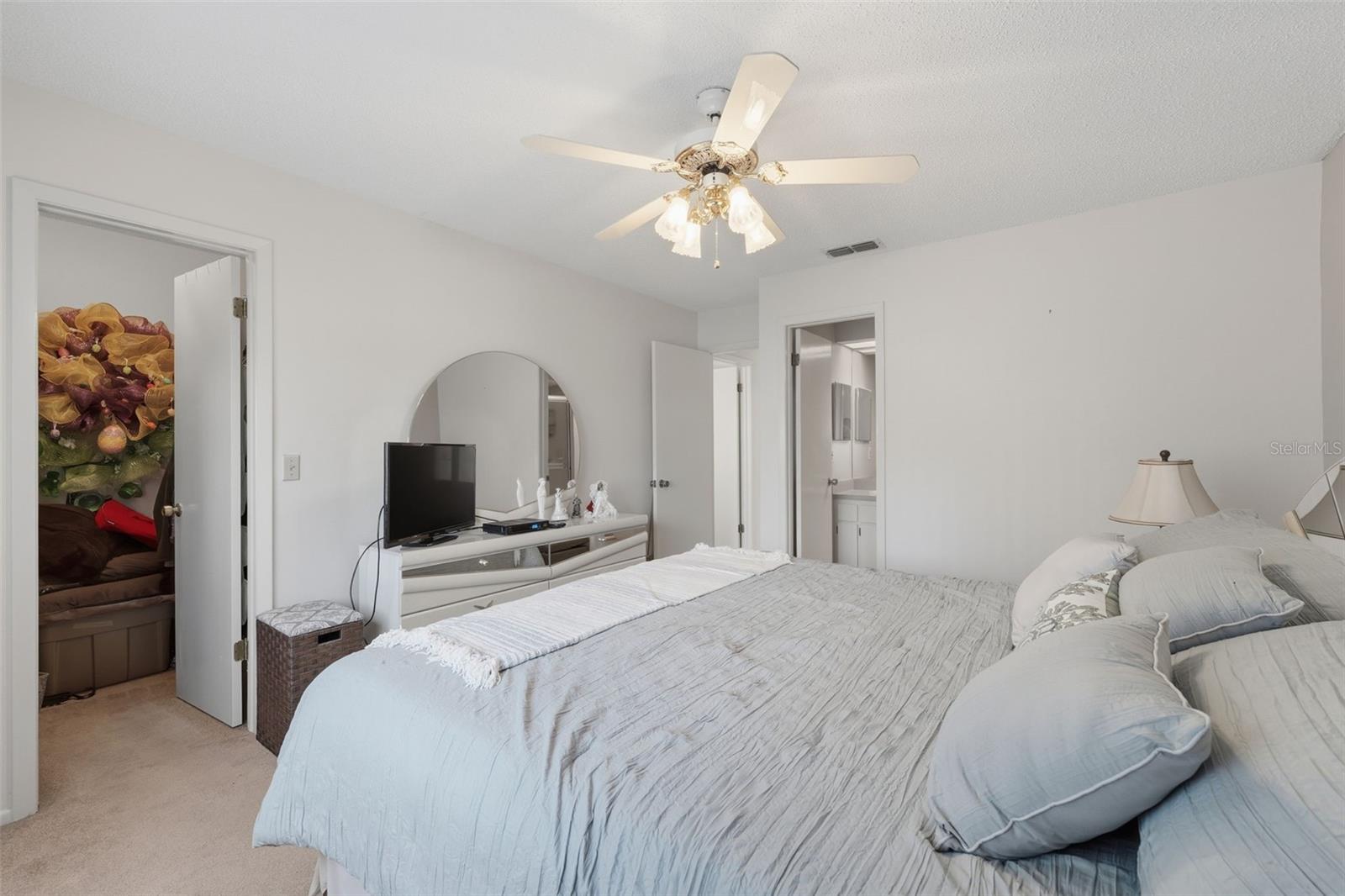 Listing photo id 11 for 9484 Nakoma Way 9484