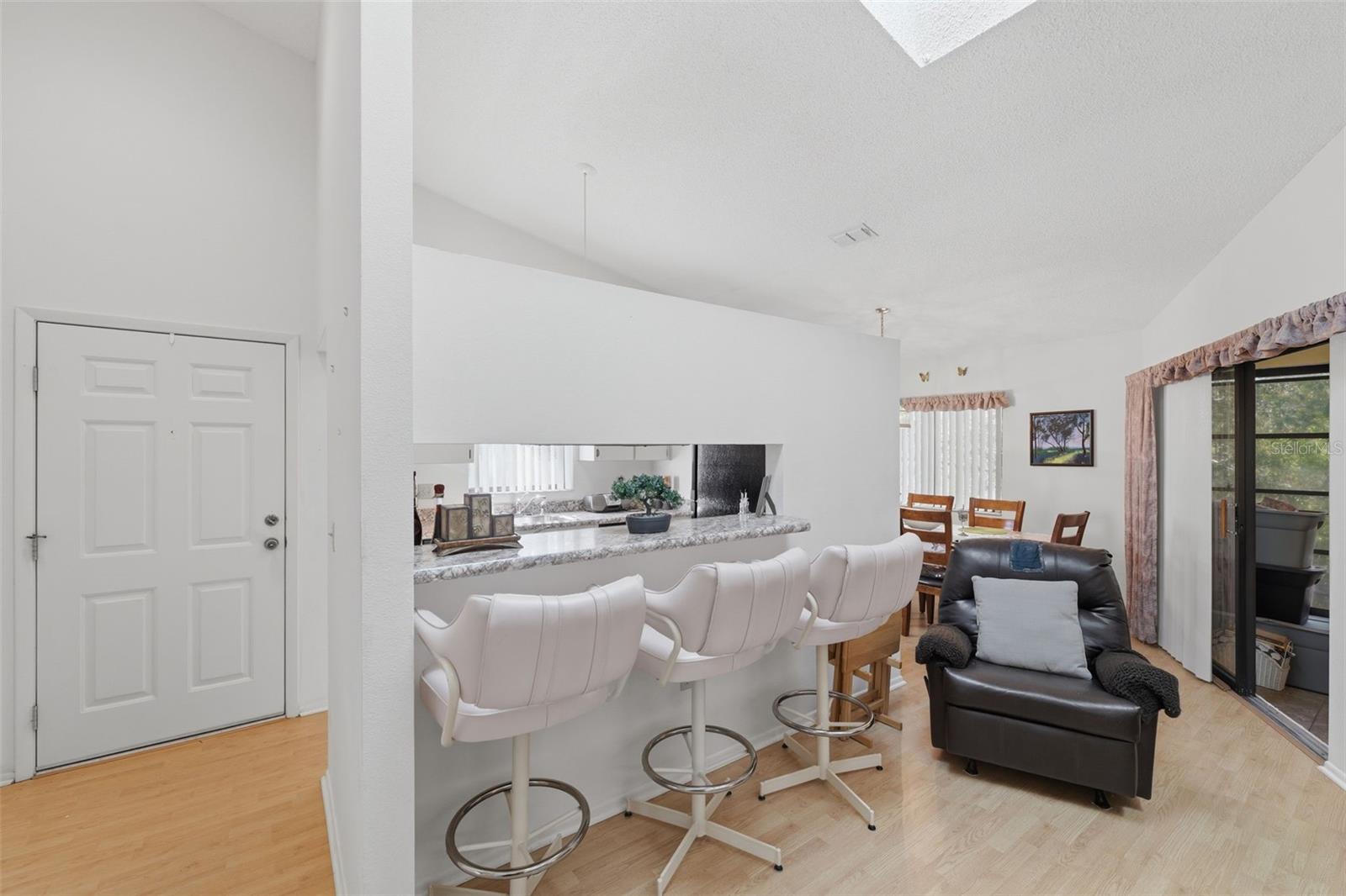 Listing photo id 3 for 9484 Nakoma Way 9484