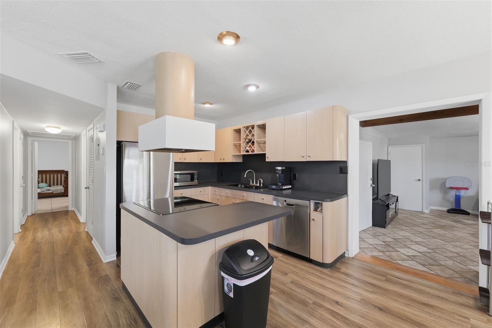 Image 13 of 51 For 8001 Ola Avenue