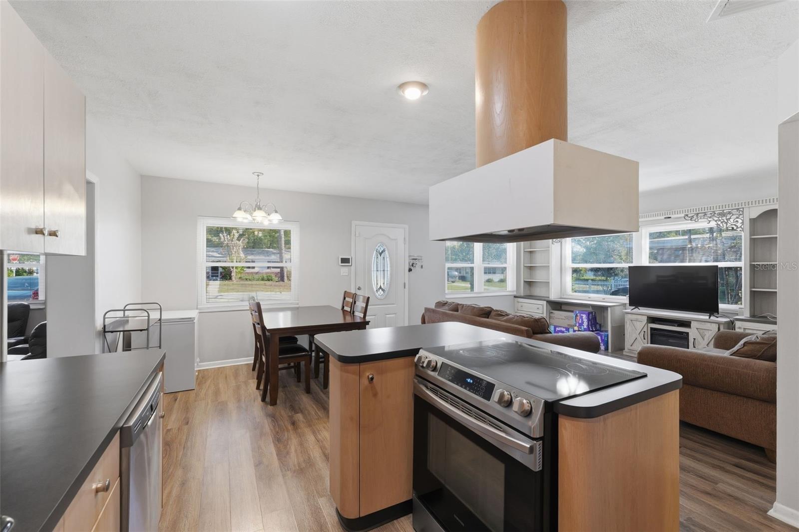 Image 17 of 51 For 8001 Ola Avenue