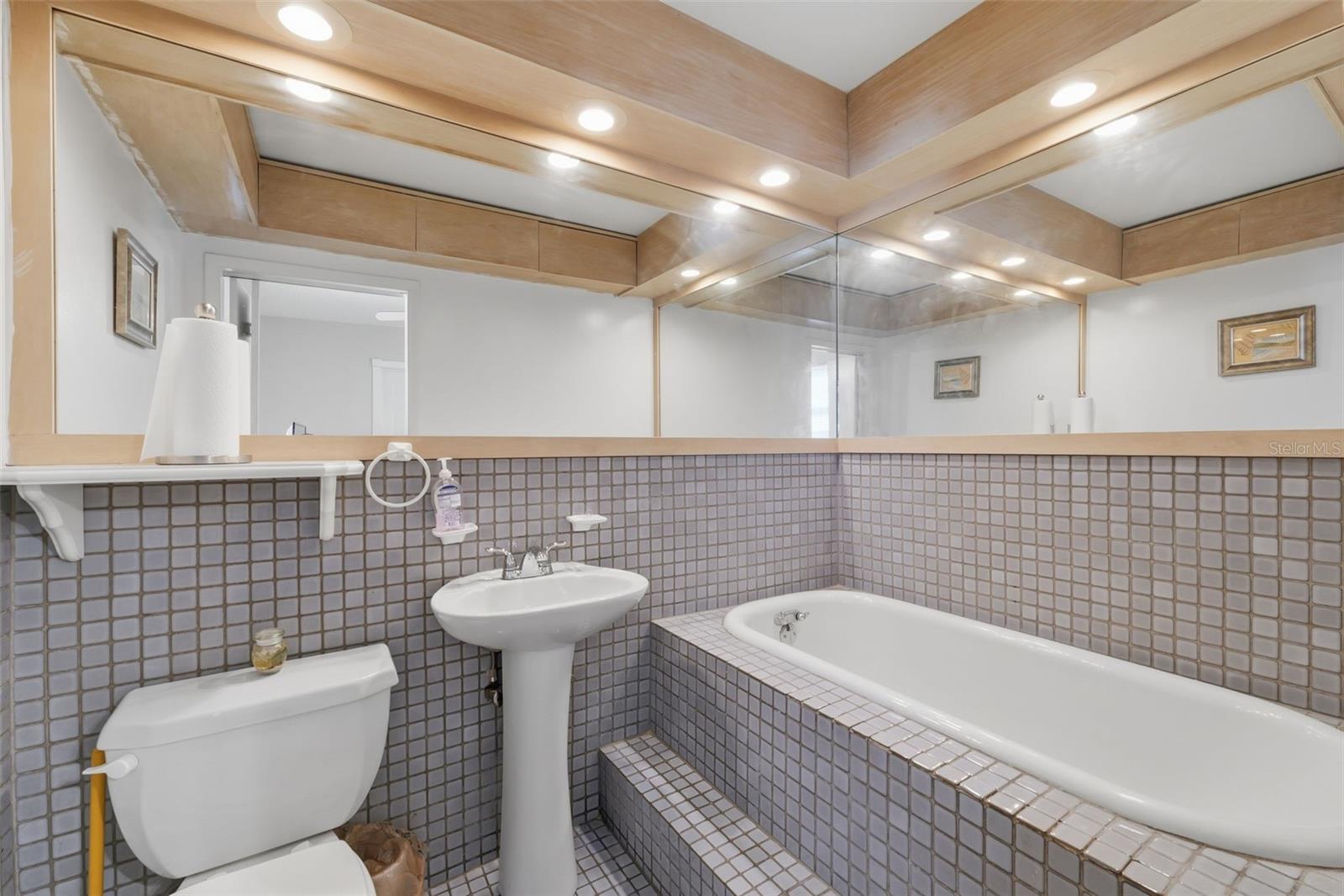 Image 25 of 51 For 8001 Ola Avenue