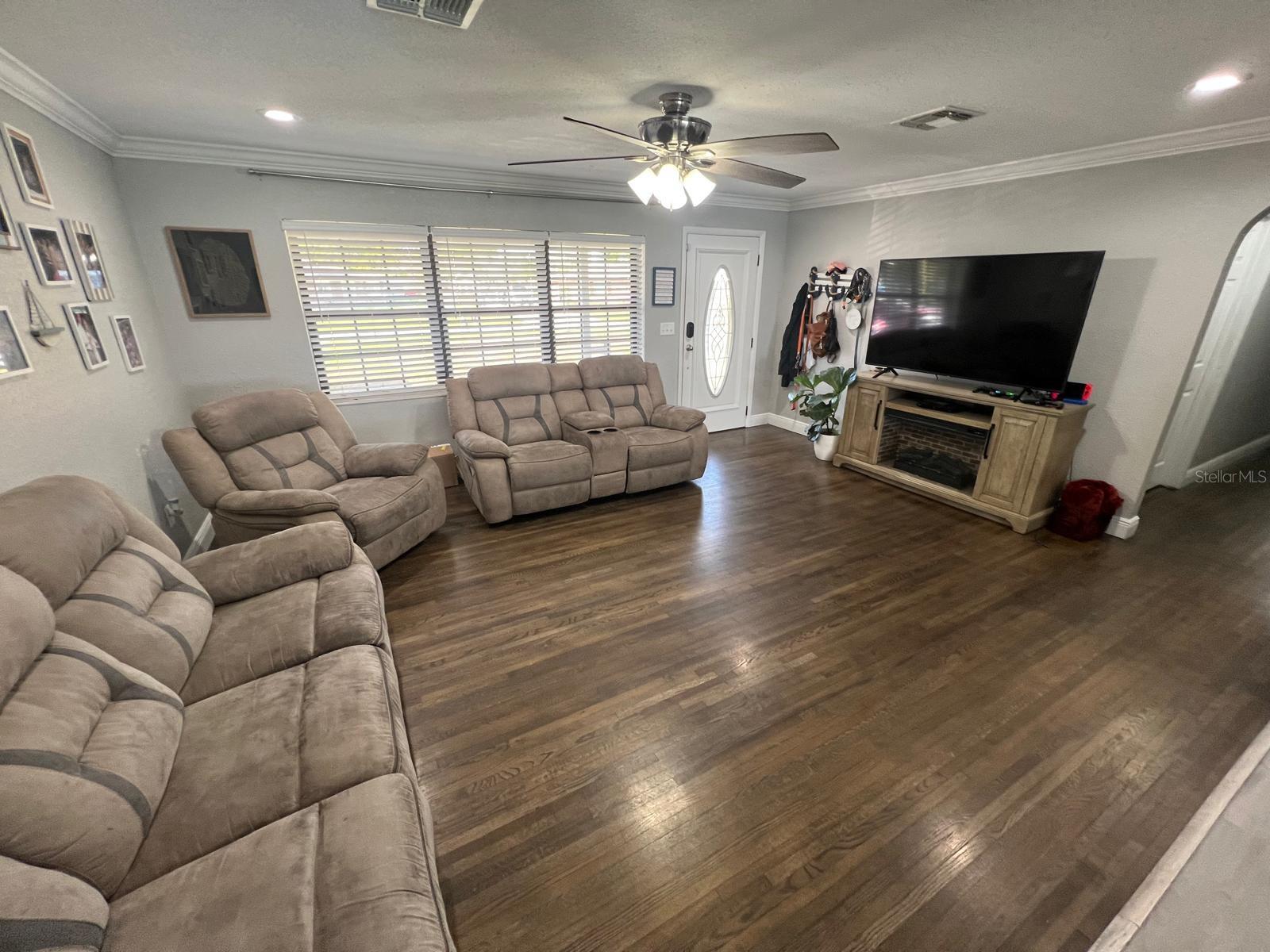 Image 7 of 38 For 510 Windermere Drive