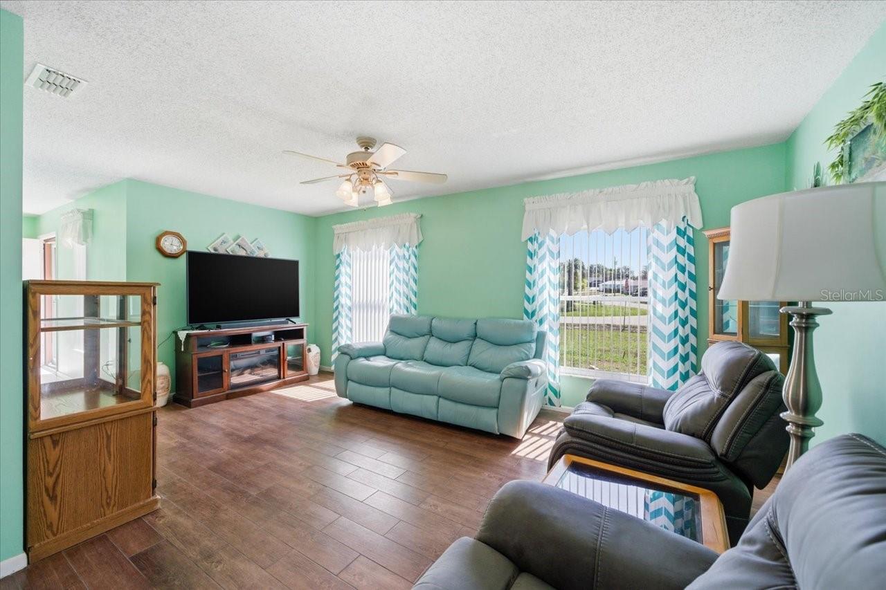 Image 4 of 18 For 6307 Kingway Lane