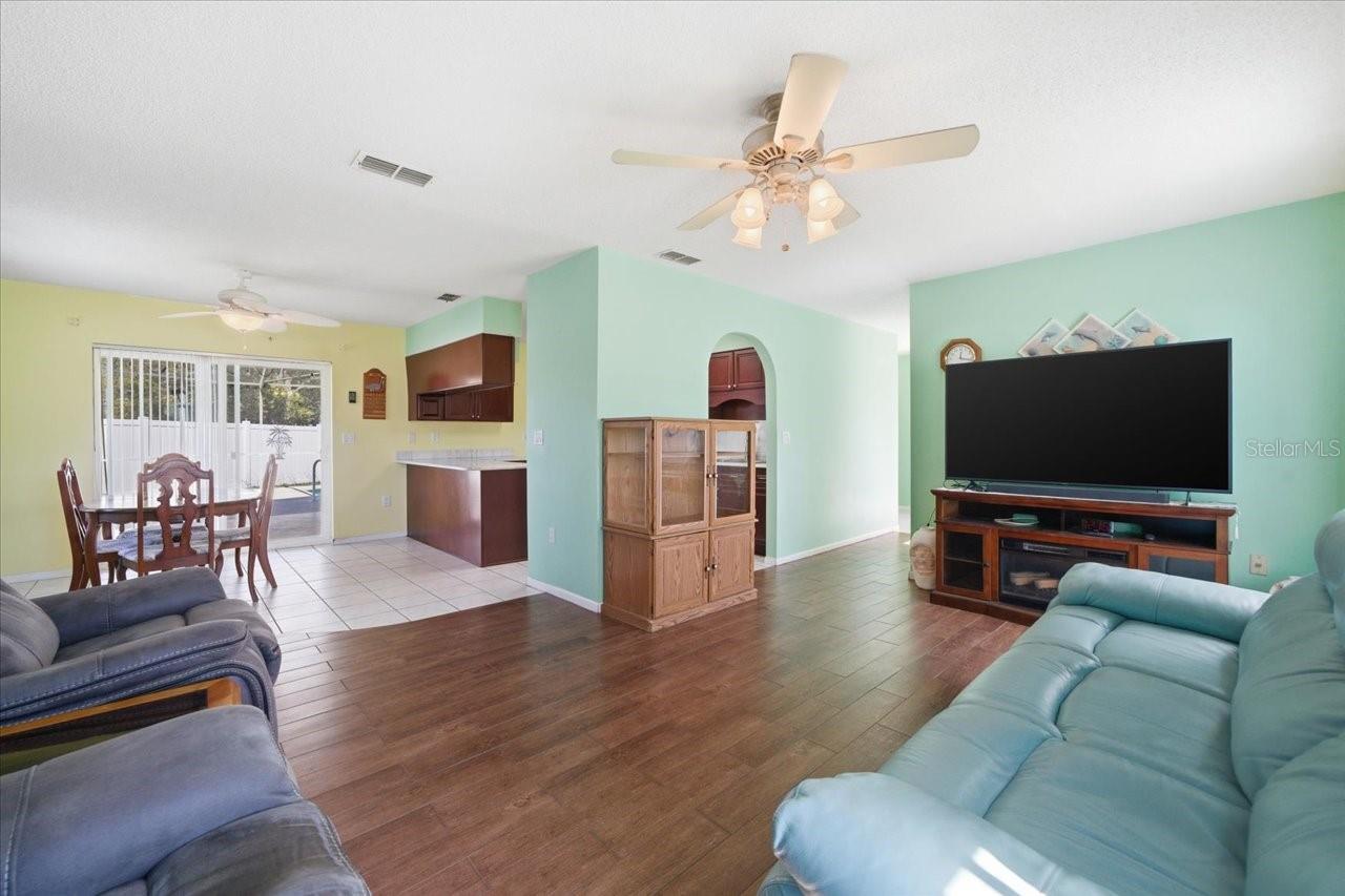 Image 5 of 18 For 6307 Kingway Lane