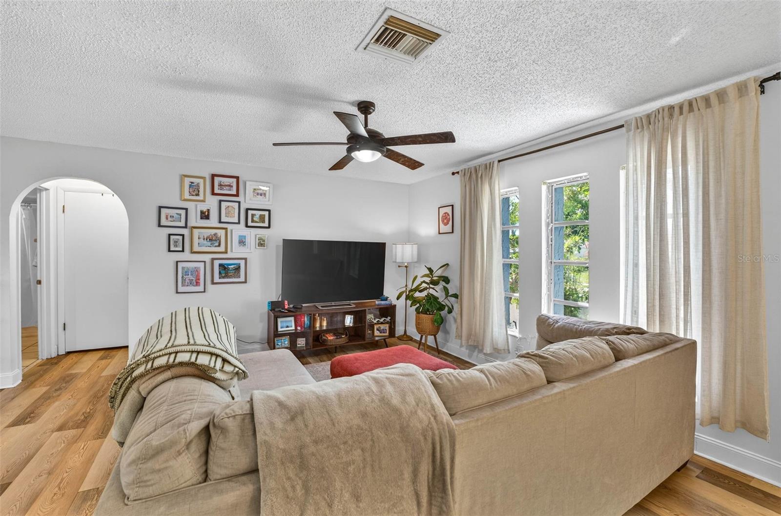 Image 11 of 37 For 1129 Forbes Trace