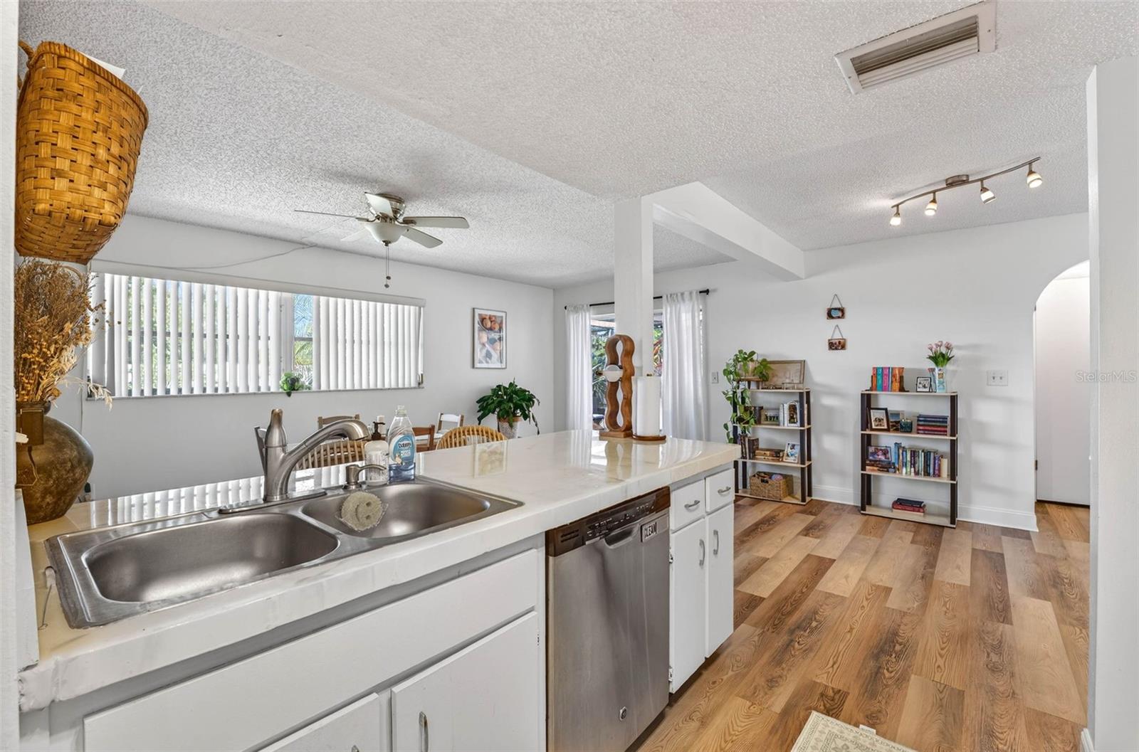 Image 17 of 37 For 1129 Forbes Trace