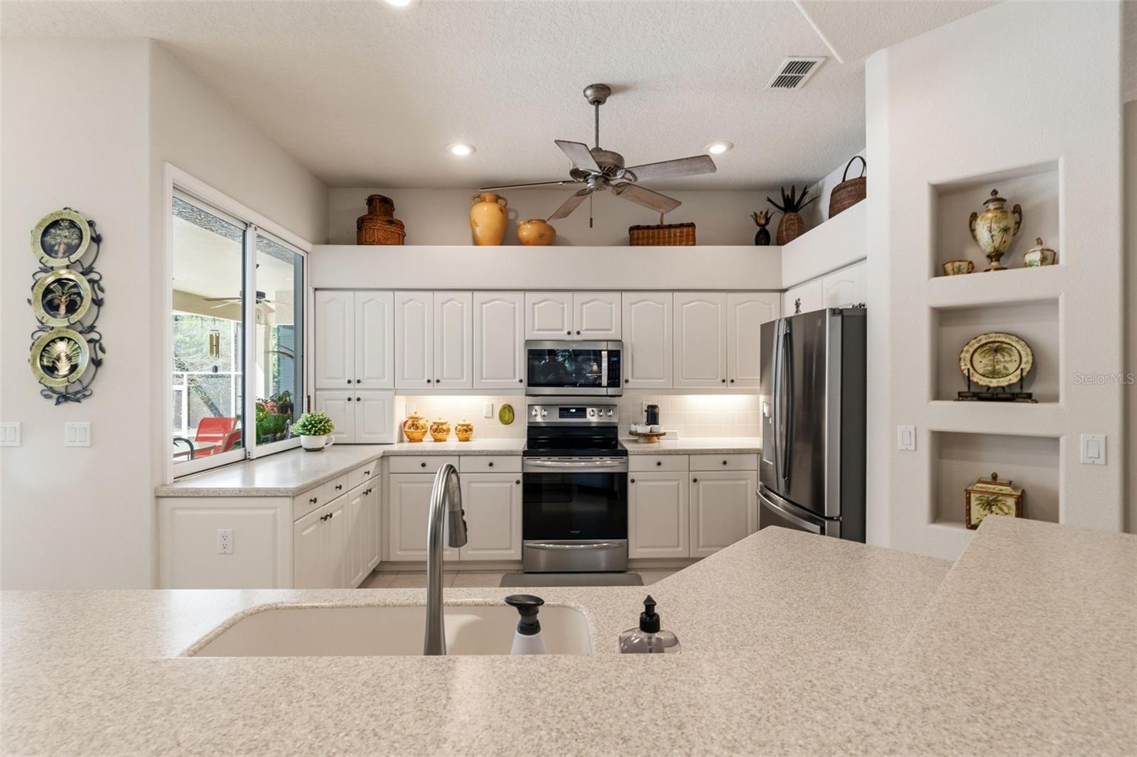 Image 28 of 63 For 10260 Waters Edge Court