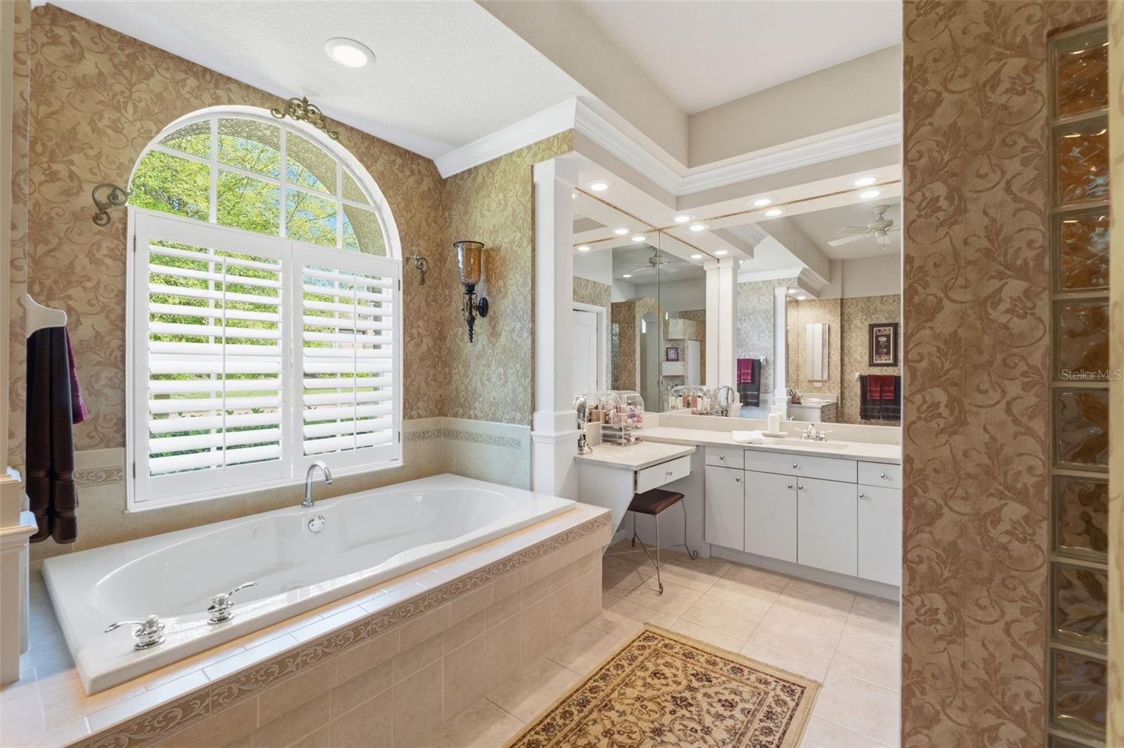 Image 34 of 63 For 10260 Waters Edge Court