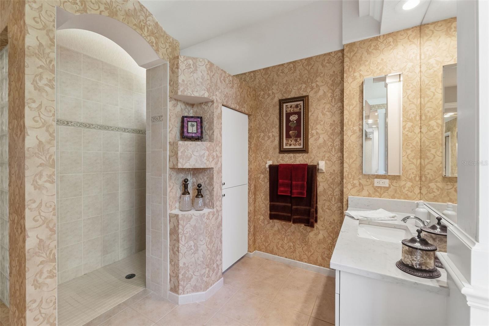 Image 36 of 63 For 10260 Waters Edge Court