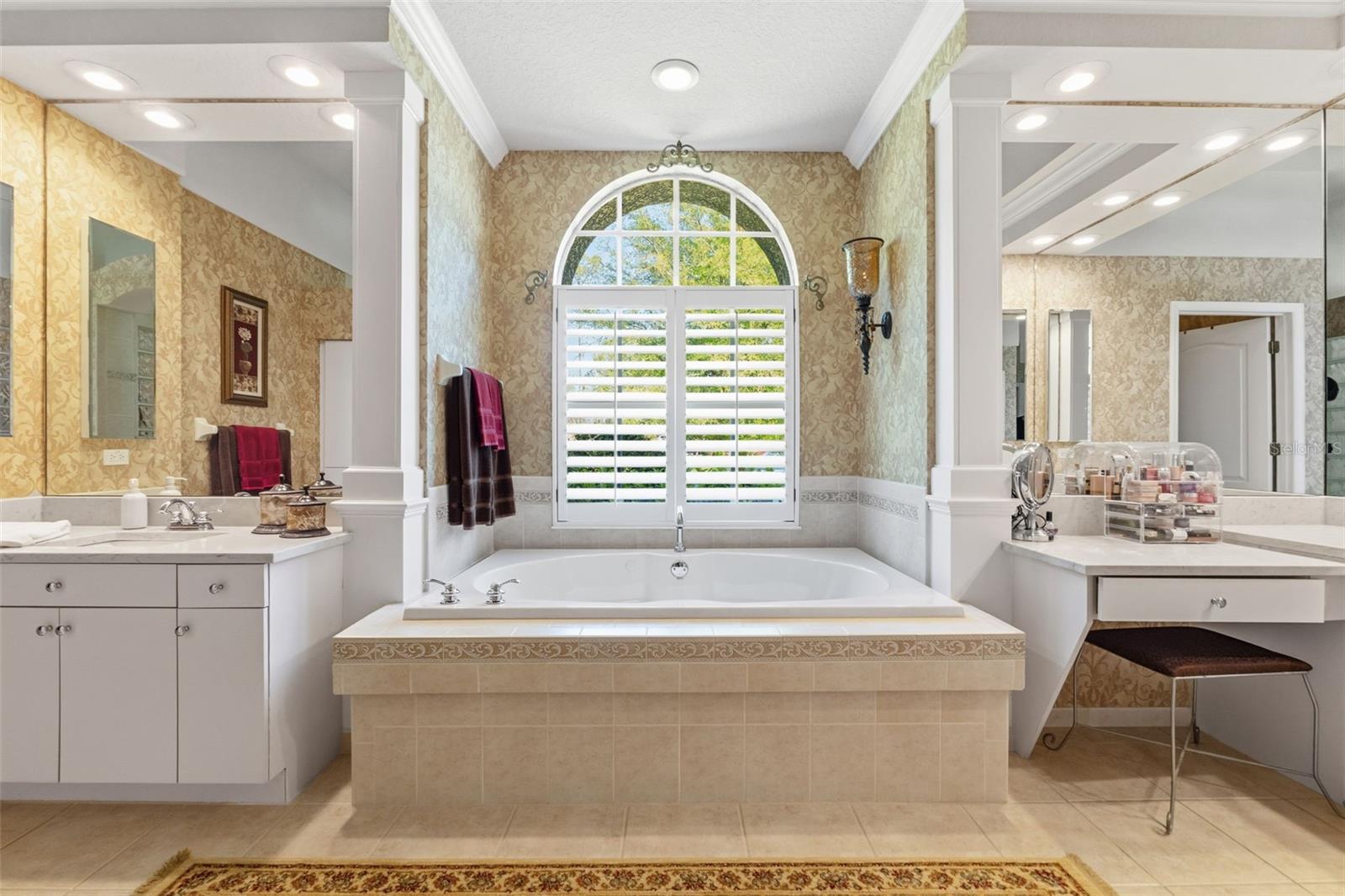 Image 37 of 63 For 10260 Waters Edge Court