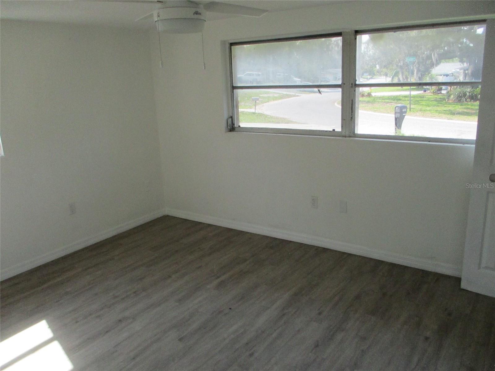 Image 10 of 11 For 7925 Bracken Drive