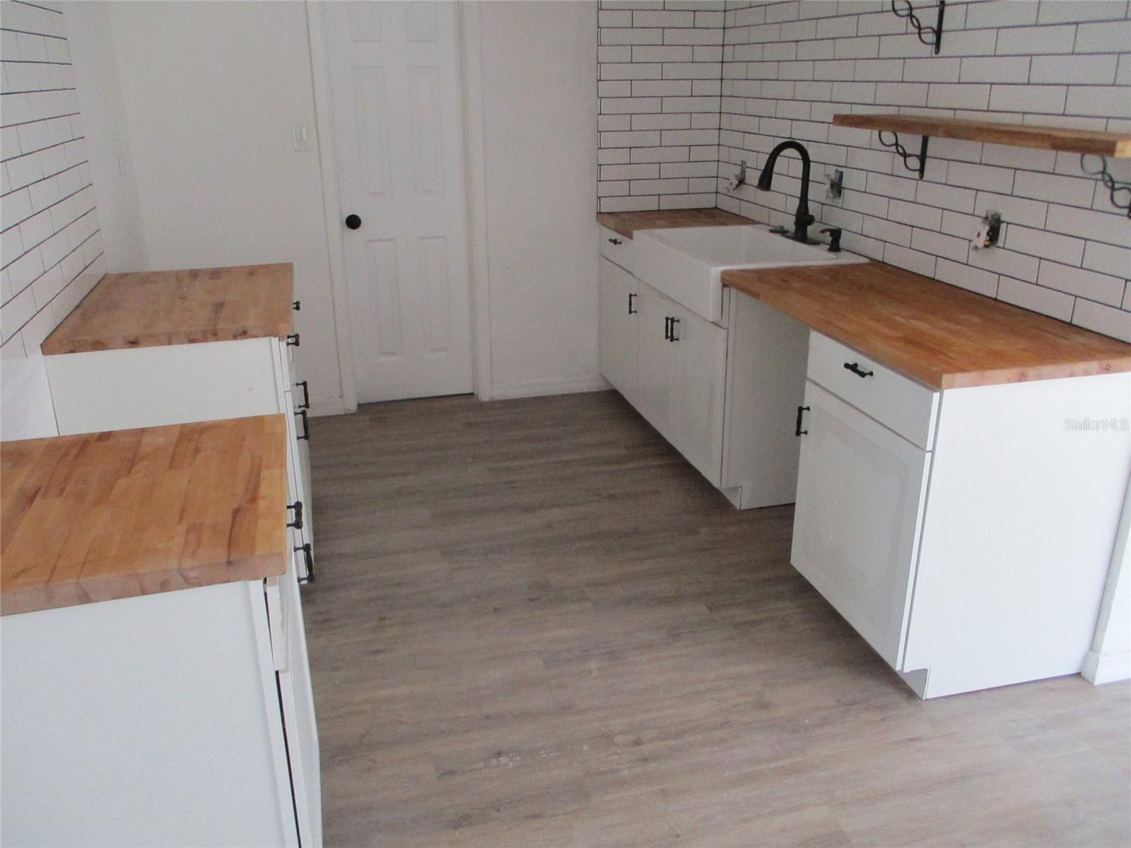 Image 4 of 11 For 7925 Bracken Drive