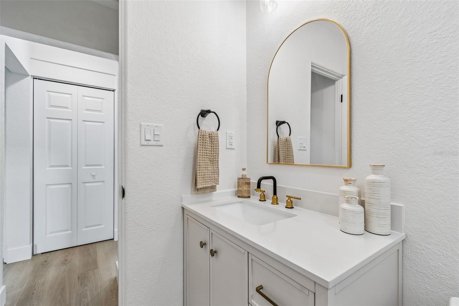 Image 19 of 77 For 2844 30th Avenue N