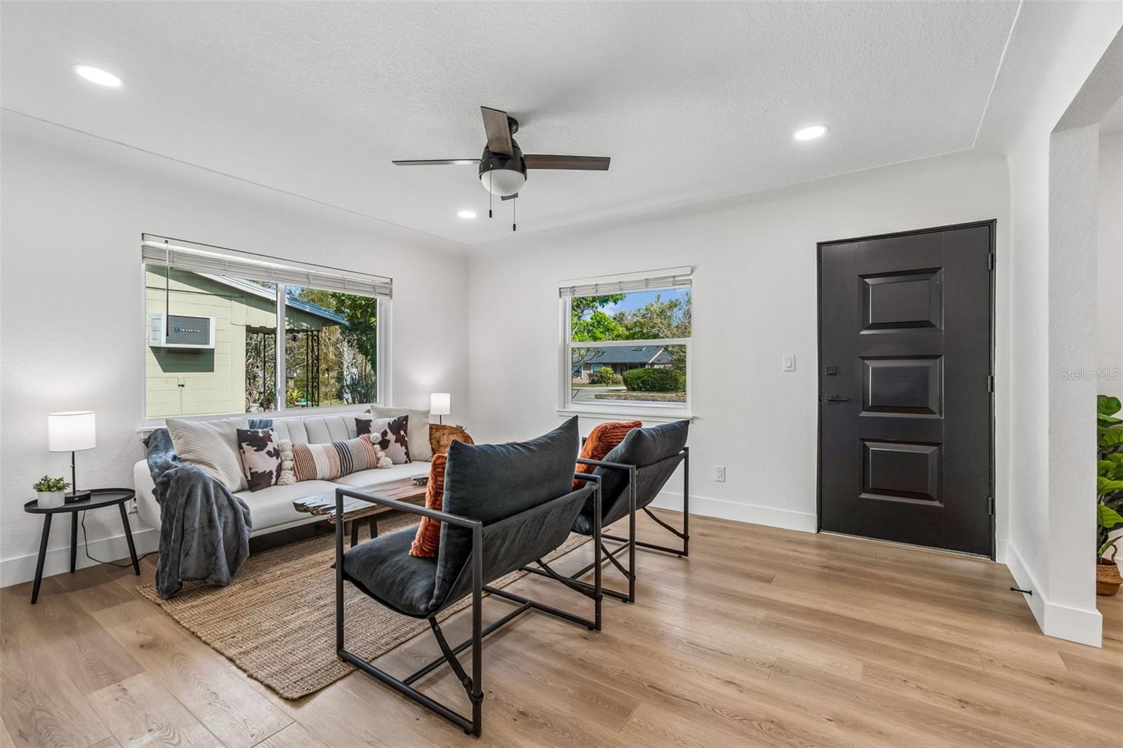 Image 21 of 77 For 2844 30th Avenue N