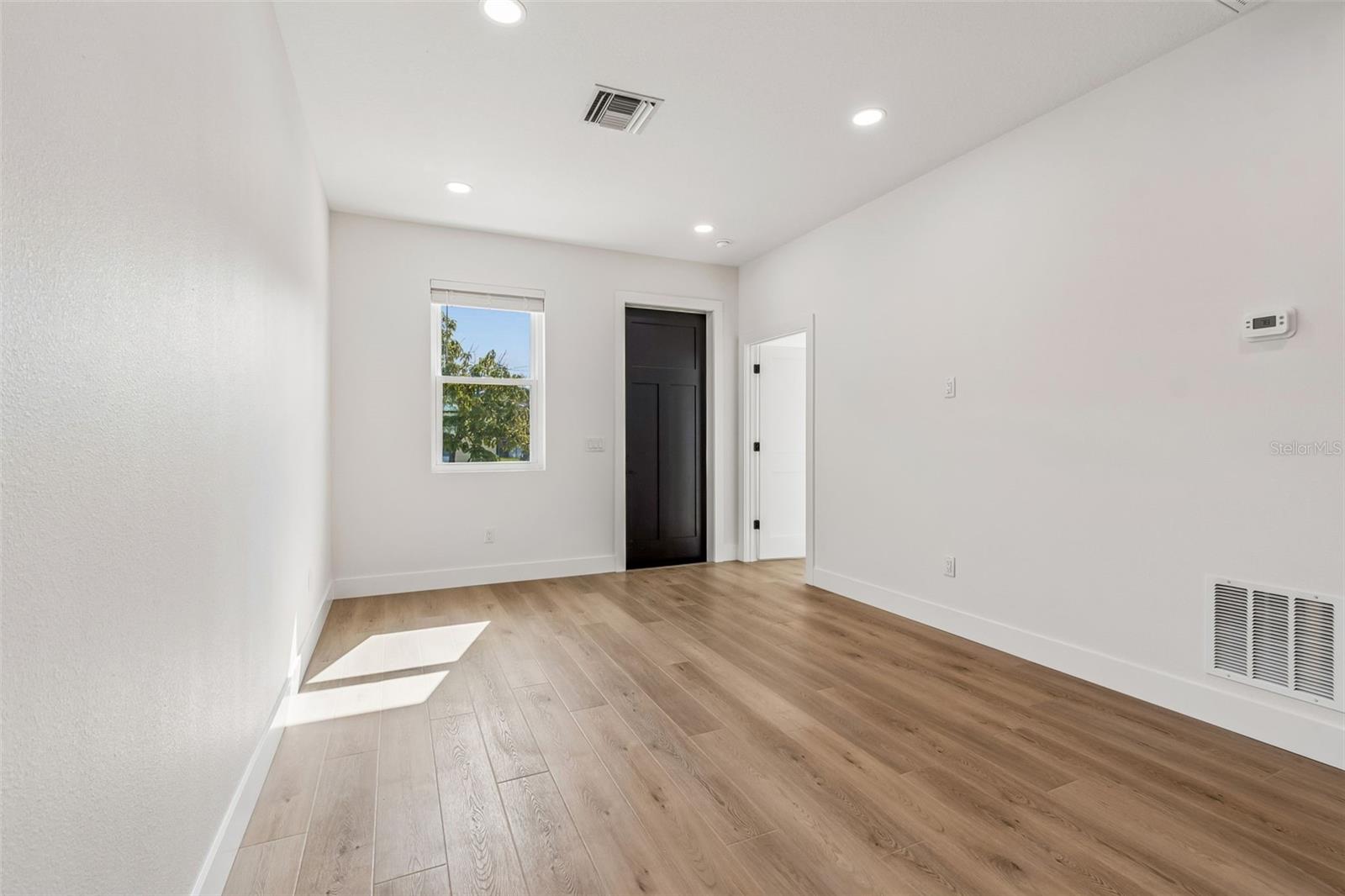 Image 31 of 77 For 2844 30th Avenue N